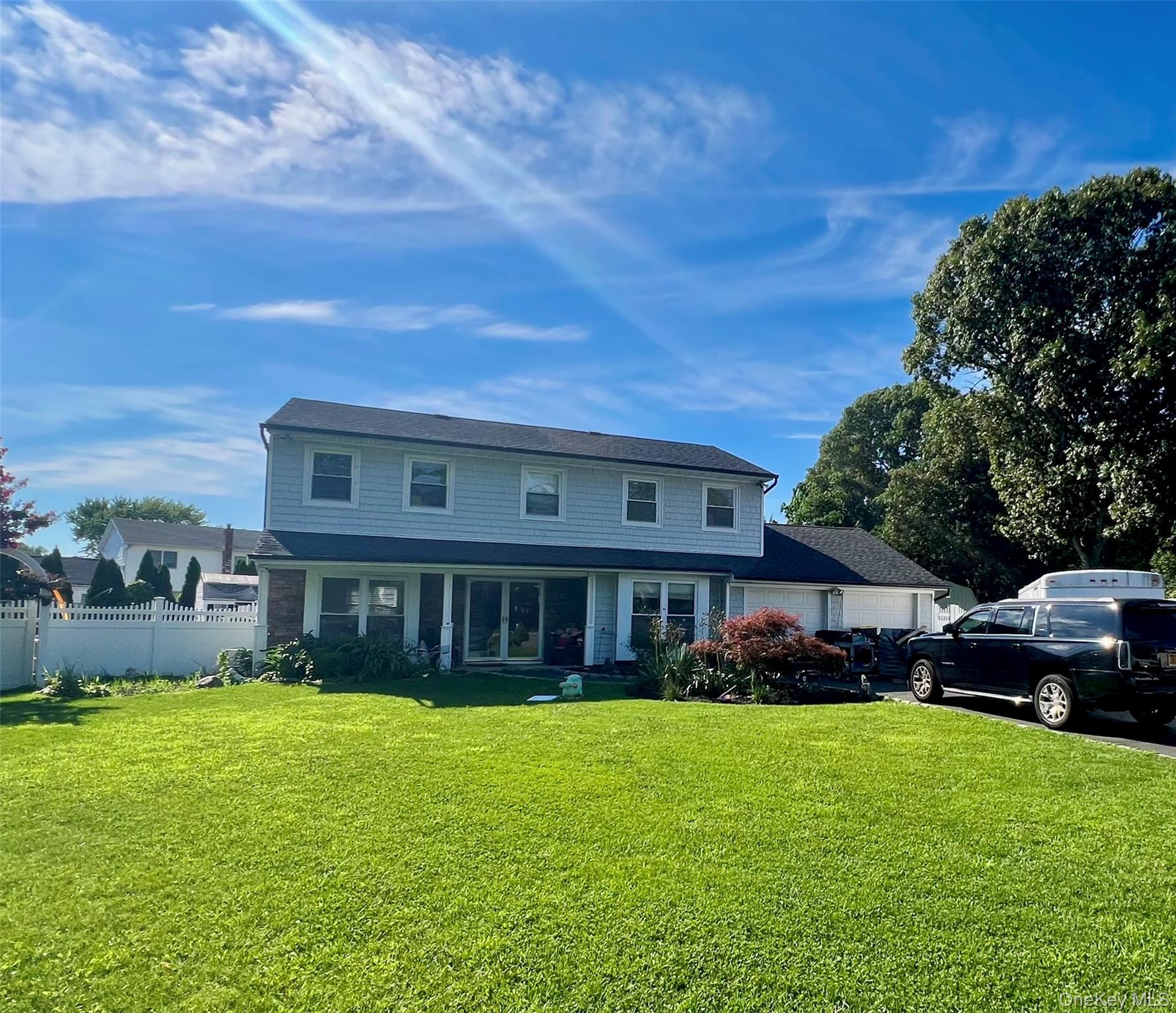 7 Carston Street W – For Sale
