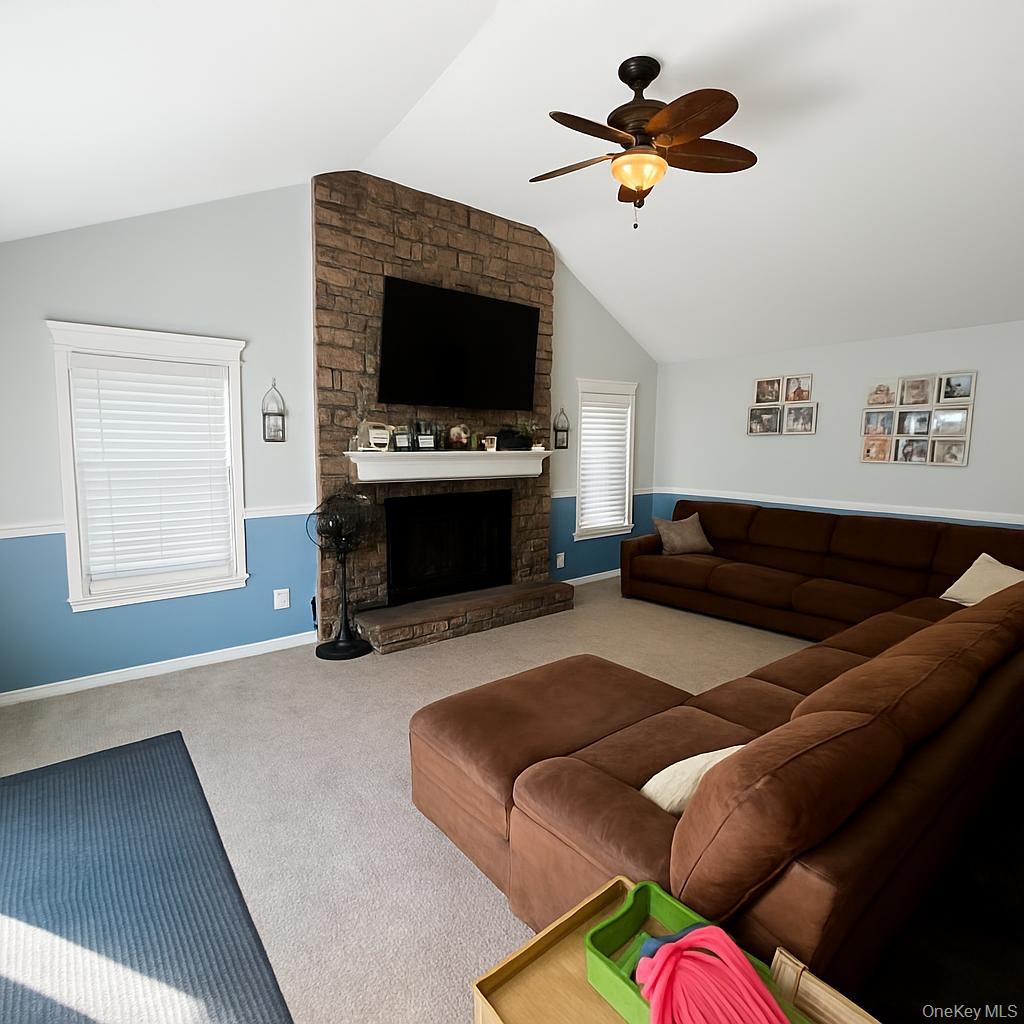 7 Carston Street W – For Sale photo 9