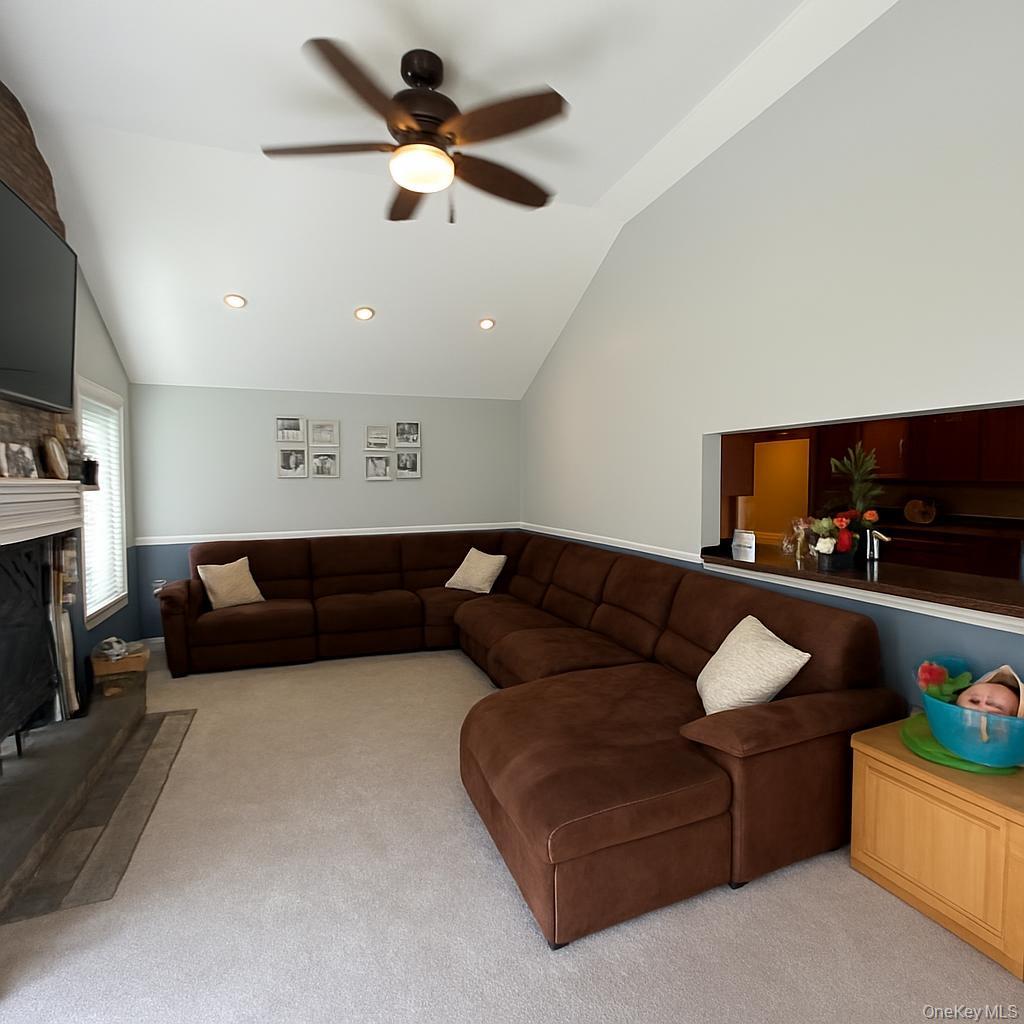 7 Carston Street W – For Sale photo 8