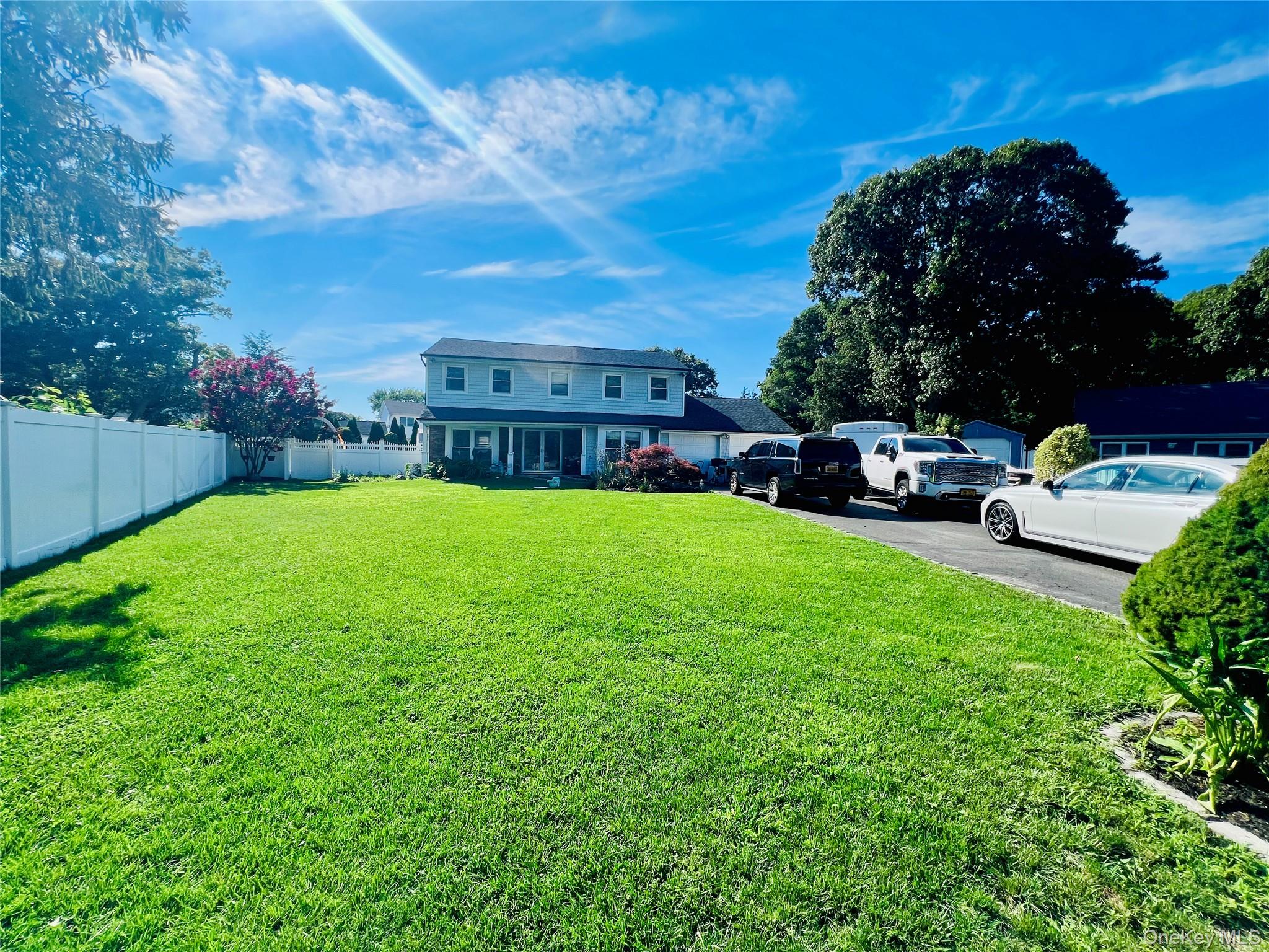 7 Carston Street W – For Sale photo 2