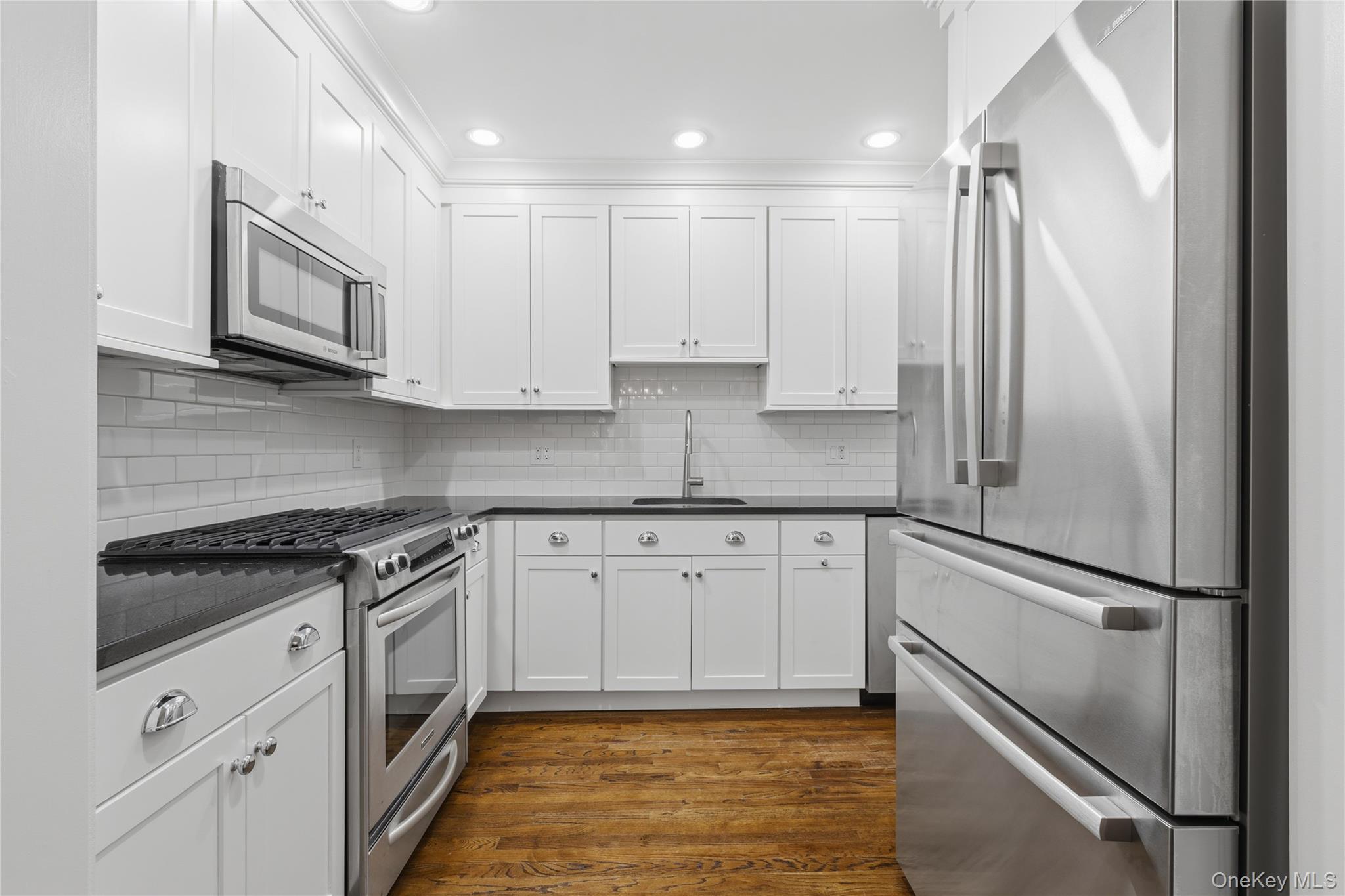 20 N Broadway, Unit B-305 photo 18