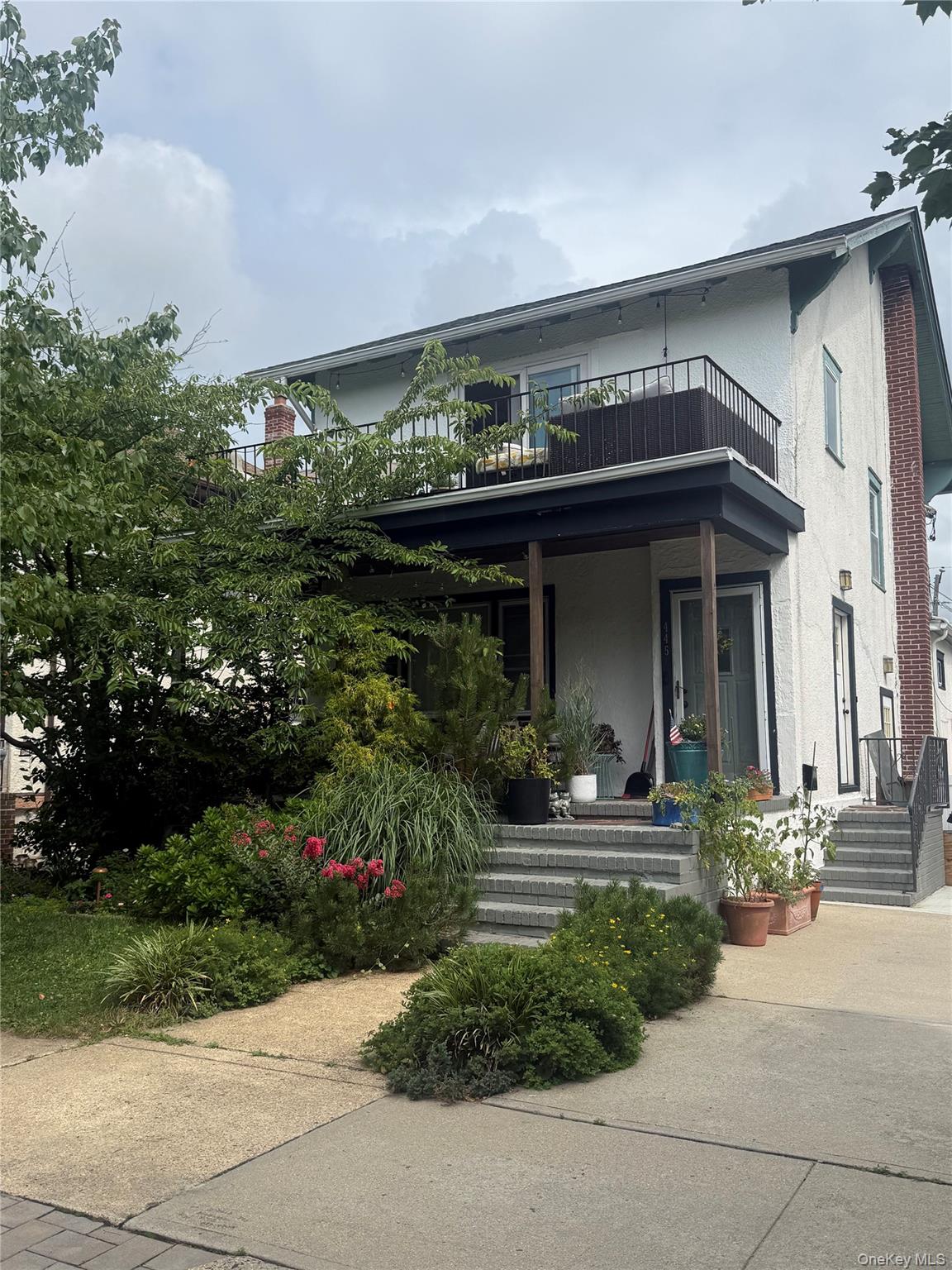 445 W Walnut Street, Unit Upper