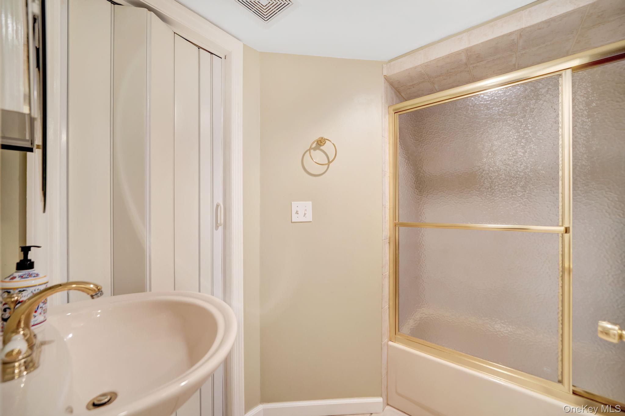 15 Abbey Drive – For Sale photo 16