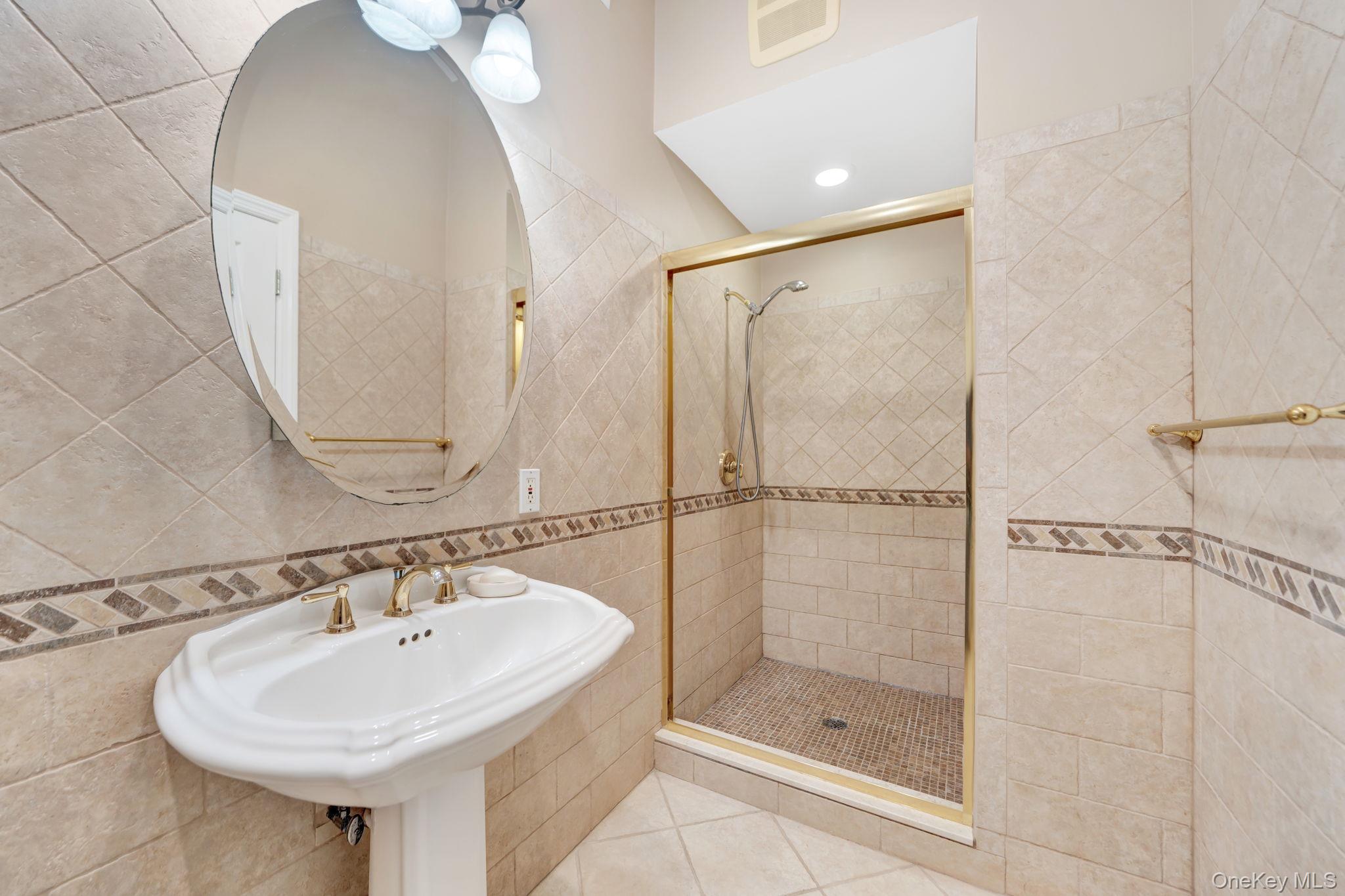 15 Abbey Drive – For Sale photo 12