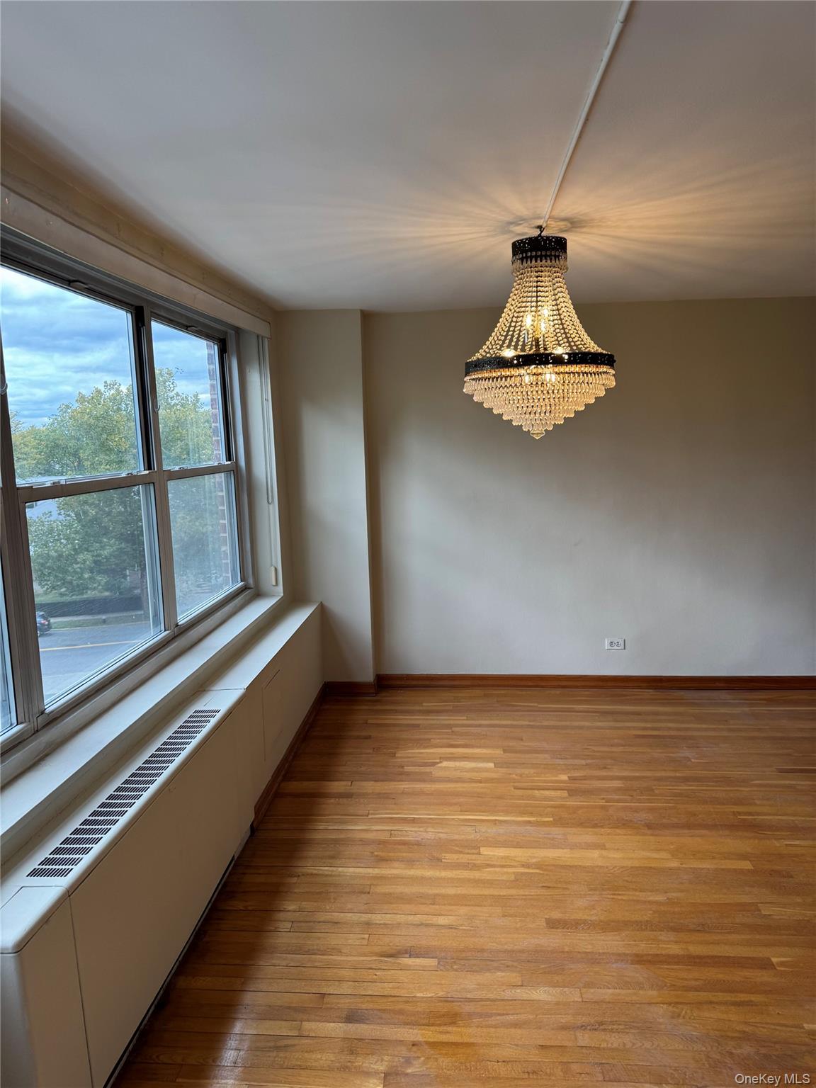 211-40 18th Avenue, Unit 4J photo 3