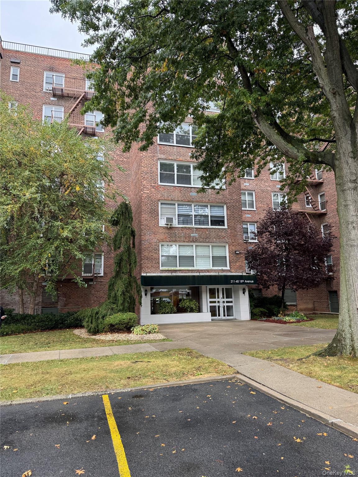 211-40 18th Avenue, Unit 4J photo 2