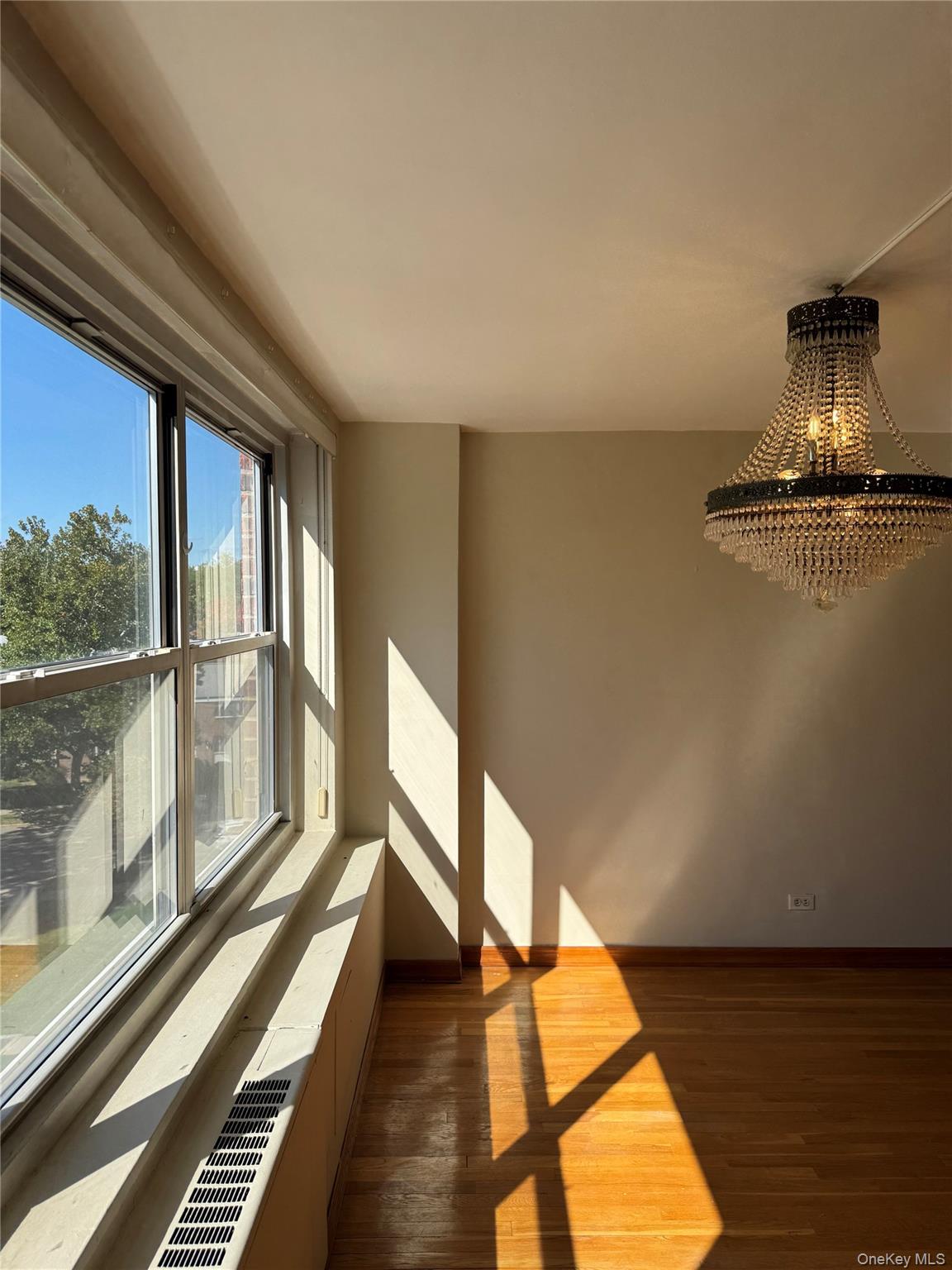 211-40 18th Avenue, Unit 4J photo 3