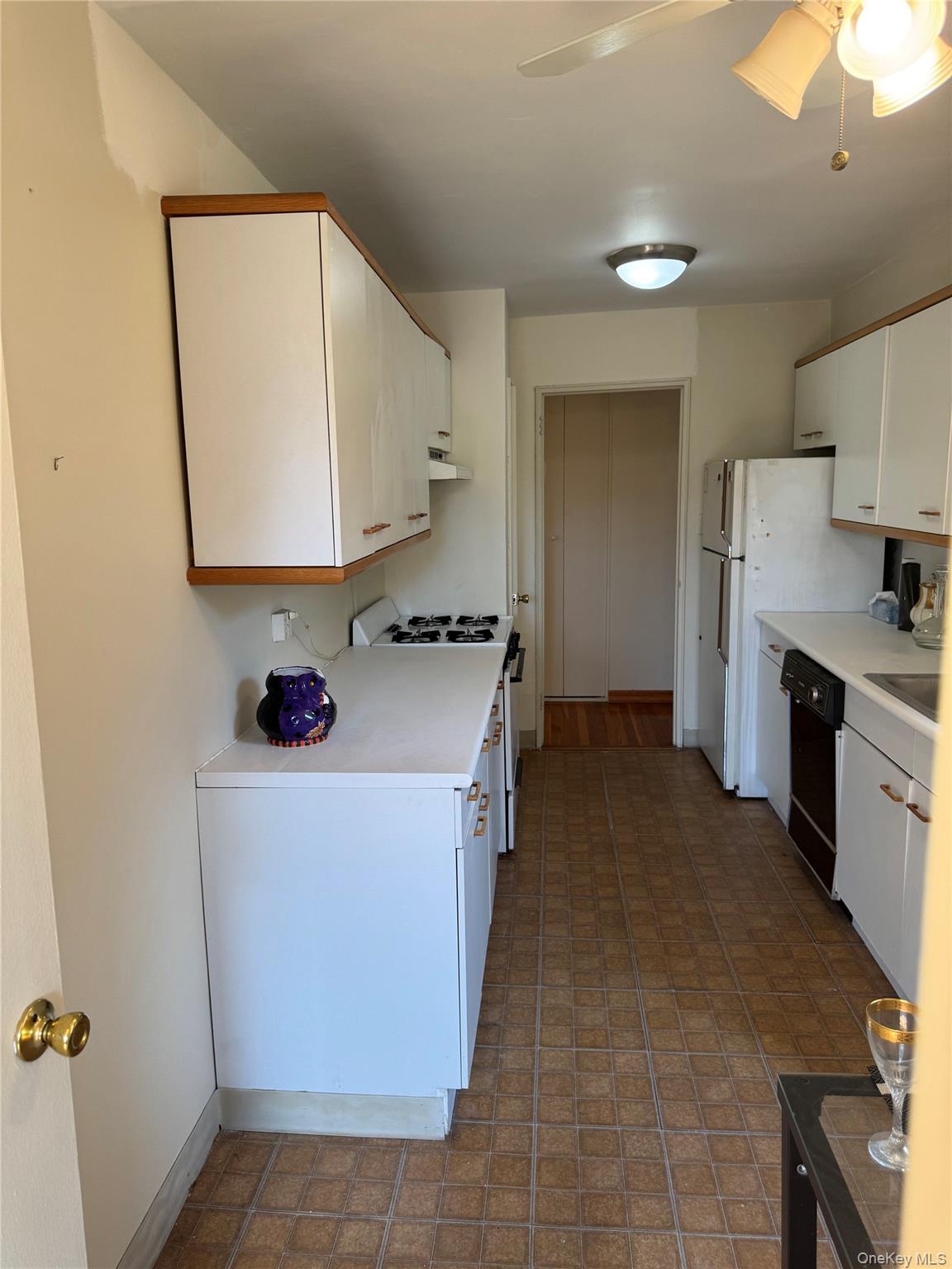 211-40 18th Avenue, Unit 4J photo 7