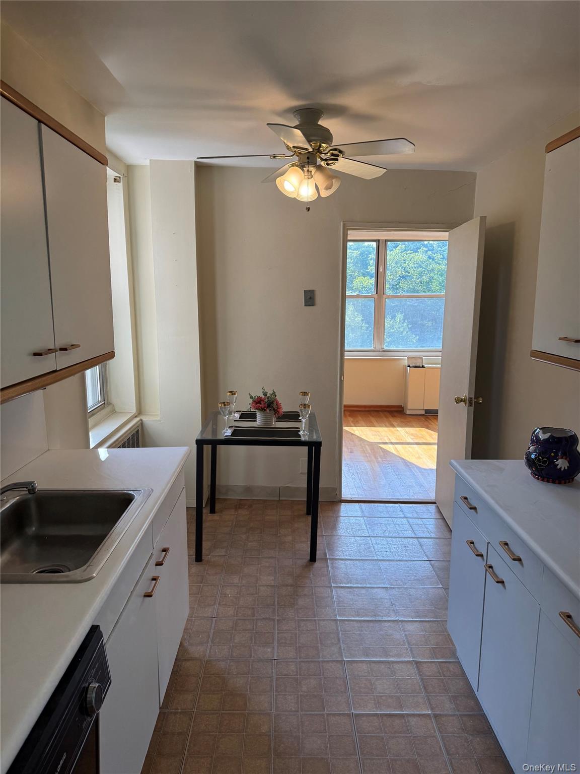 211-40 18th Avenue, Unit 4J photo 10