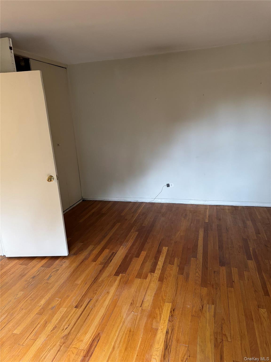 211-40 18th Avenue, Unit 4J photo 4