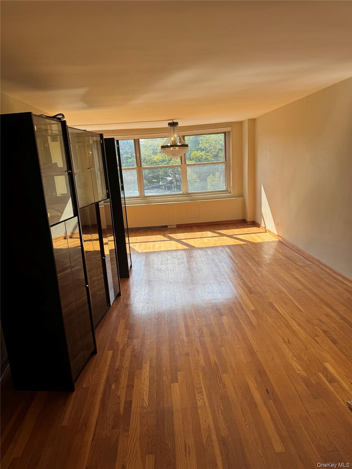 211-40 18th Avenue, Unit 4J photo 2