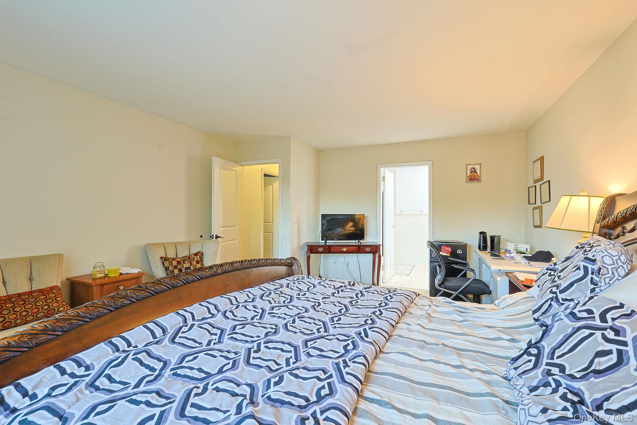 1 Forest Lane – For Sale photo 17