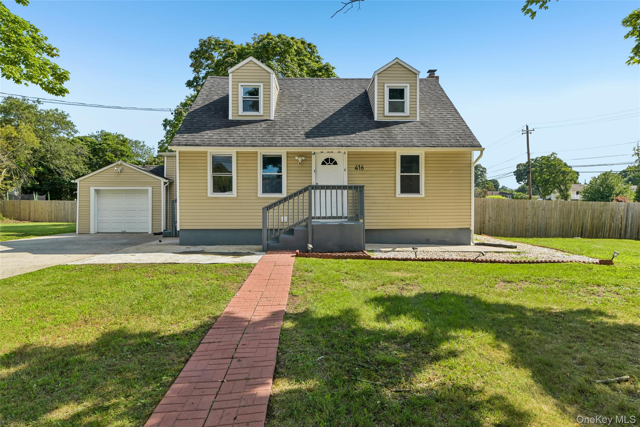 416 Arizona Avenue – For Sale
