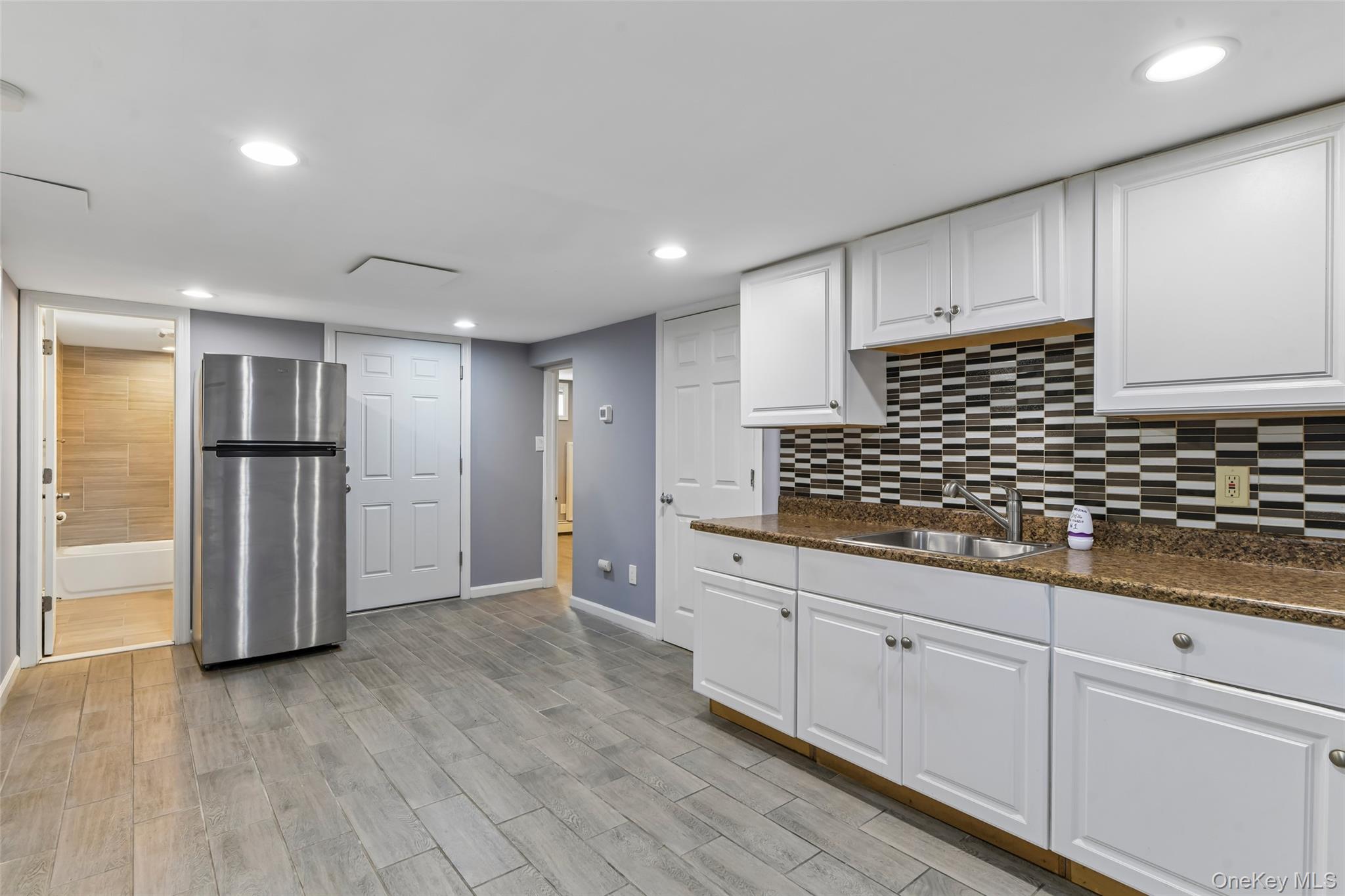 416 Arizona Avenue – For Sale photo 18