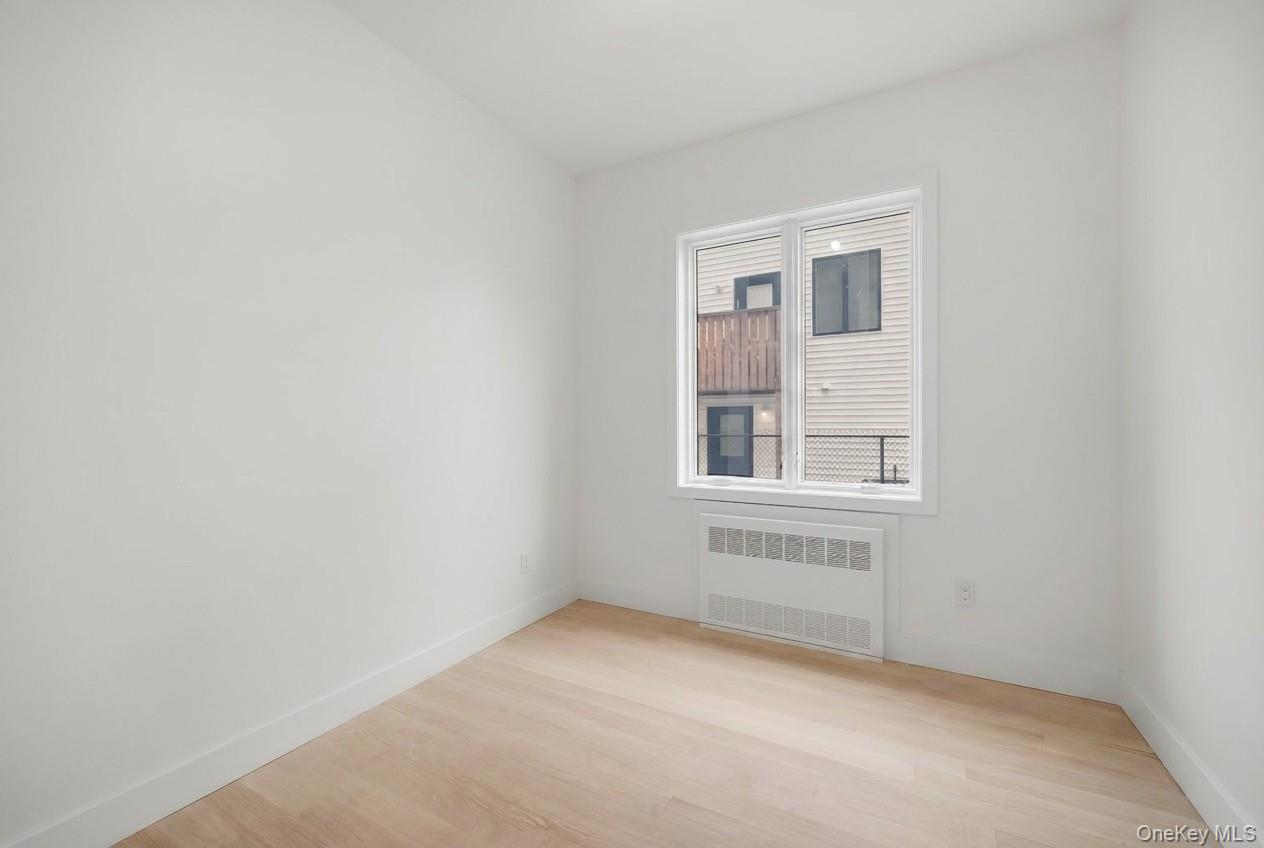 27 Ewing Avenue, Unit 201 photo 15