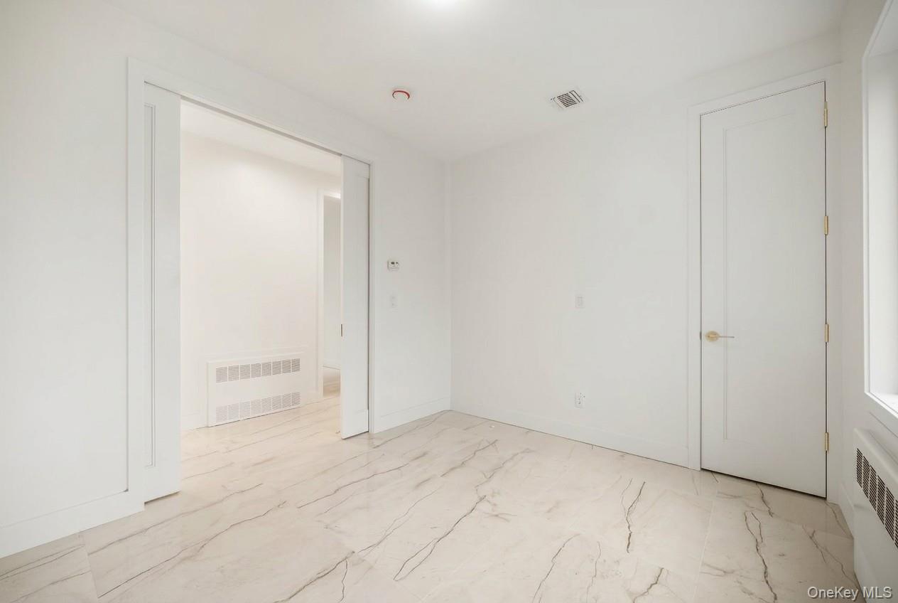 27 Ewing Avenue, Unit 201 photo 16