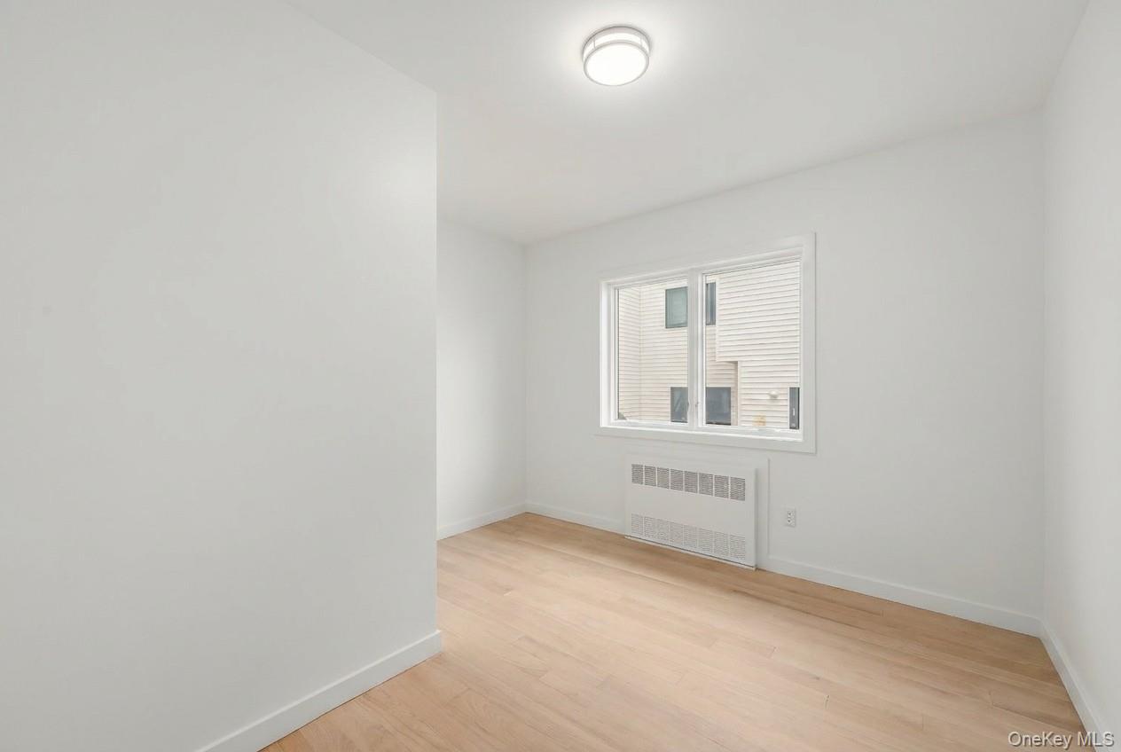 27 Ewing Avenue, Unit 201 photo 31