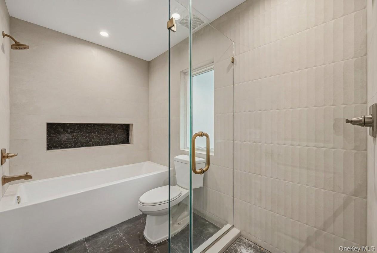 27 Ewing Avenue, Unit 201 photo 25
