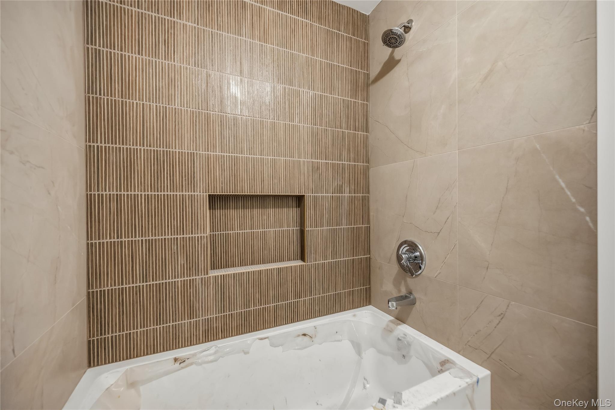 27 Ewing Avenue, Unit 201 photo 41