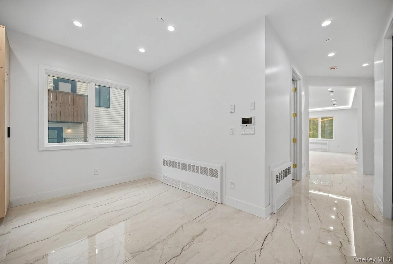 27 Ewing Avenue, Unit 201 photo 10