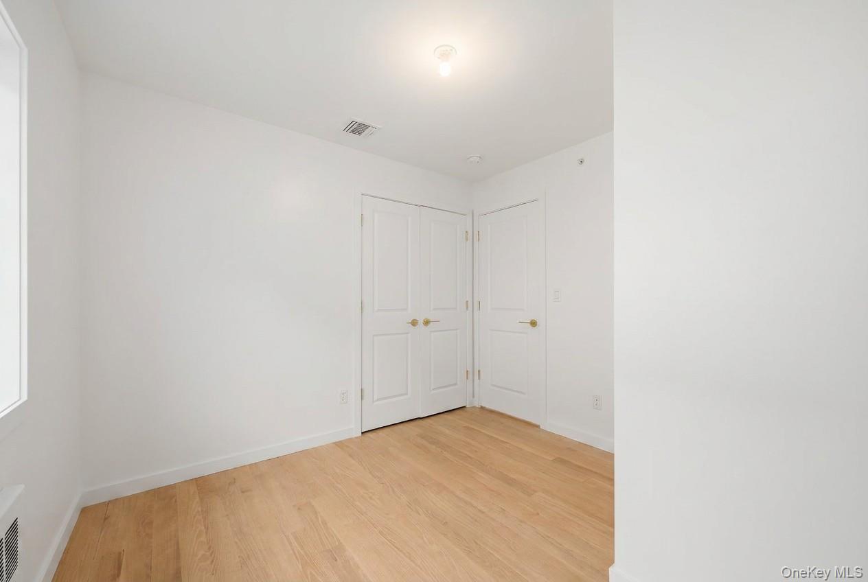 27 Ewing Avenue, Unit 201 photo 29