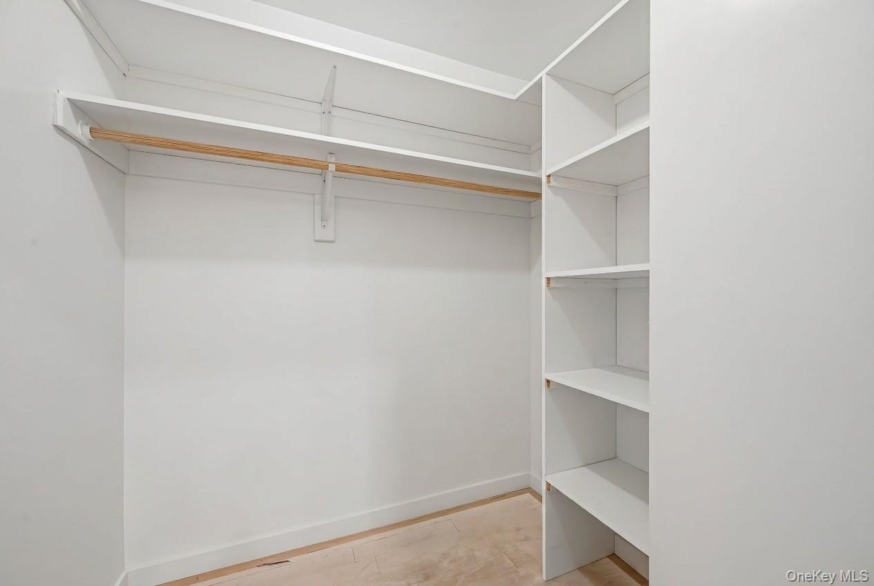 27 Ewing Avenue, Unit 201 photo 23