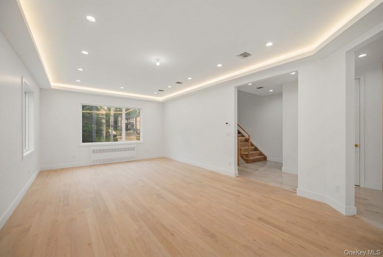 27 Ewing Avenue, Unit 201 photo 12