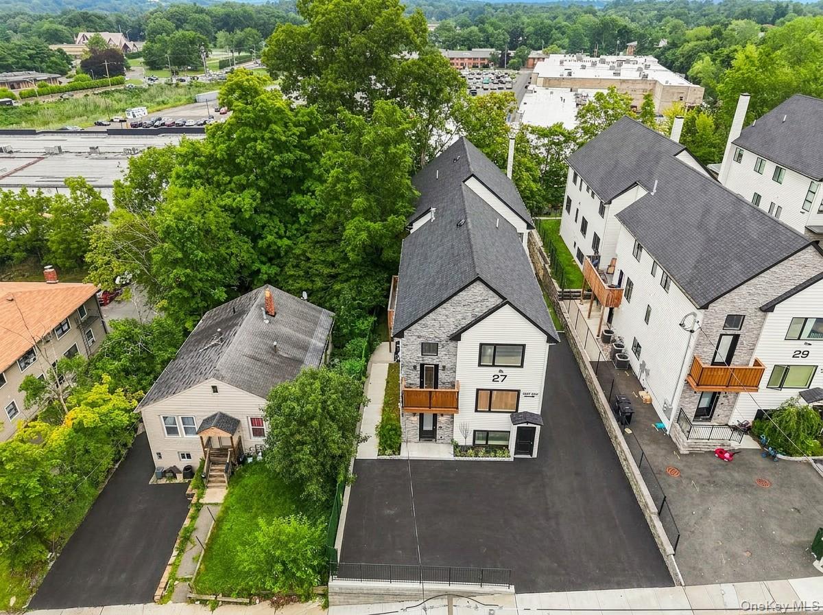 27 Ewing Avenue, Unit 201 photo 3