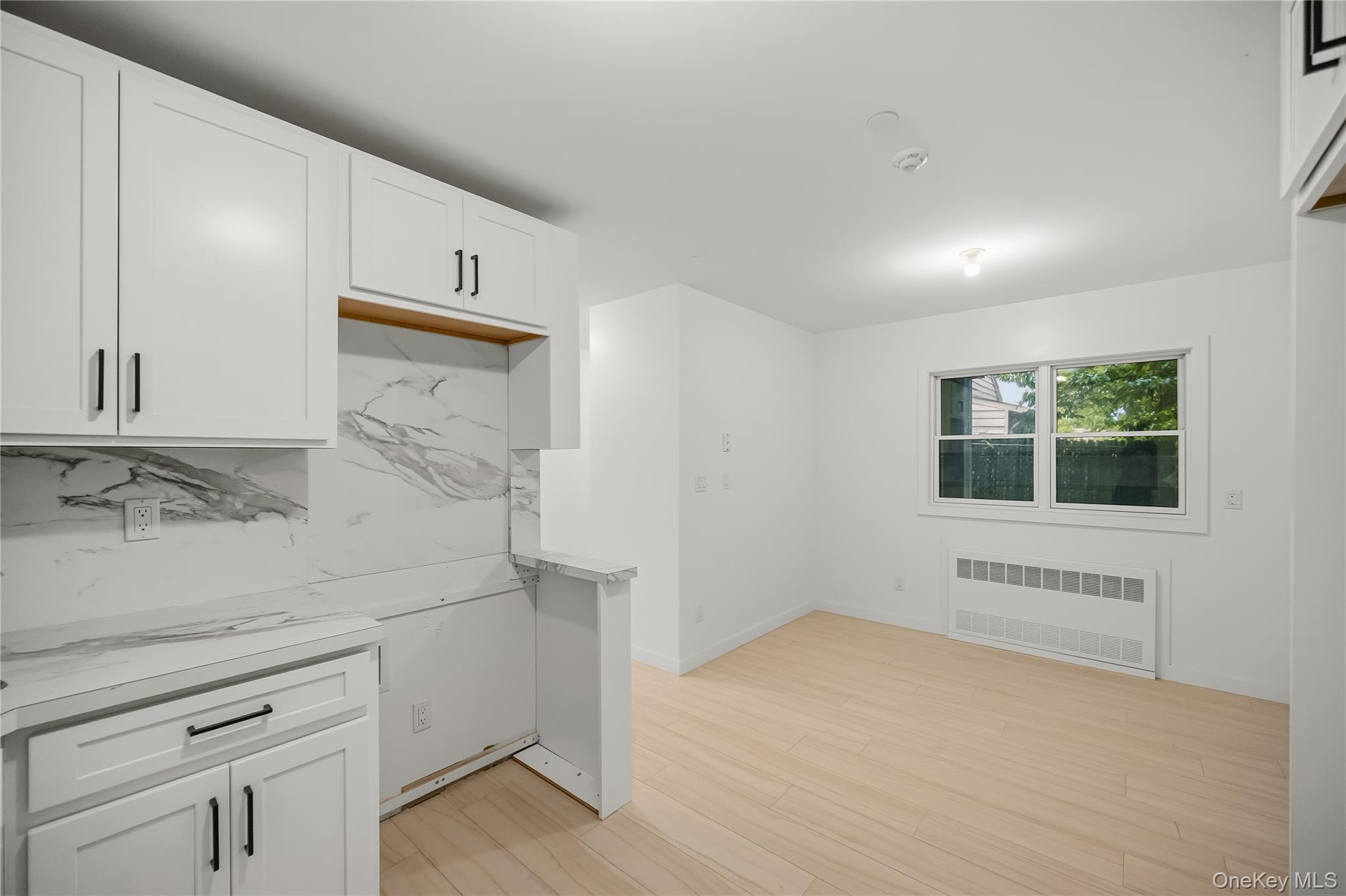 27 Ewing Avenue, Unit 201 photo 37