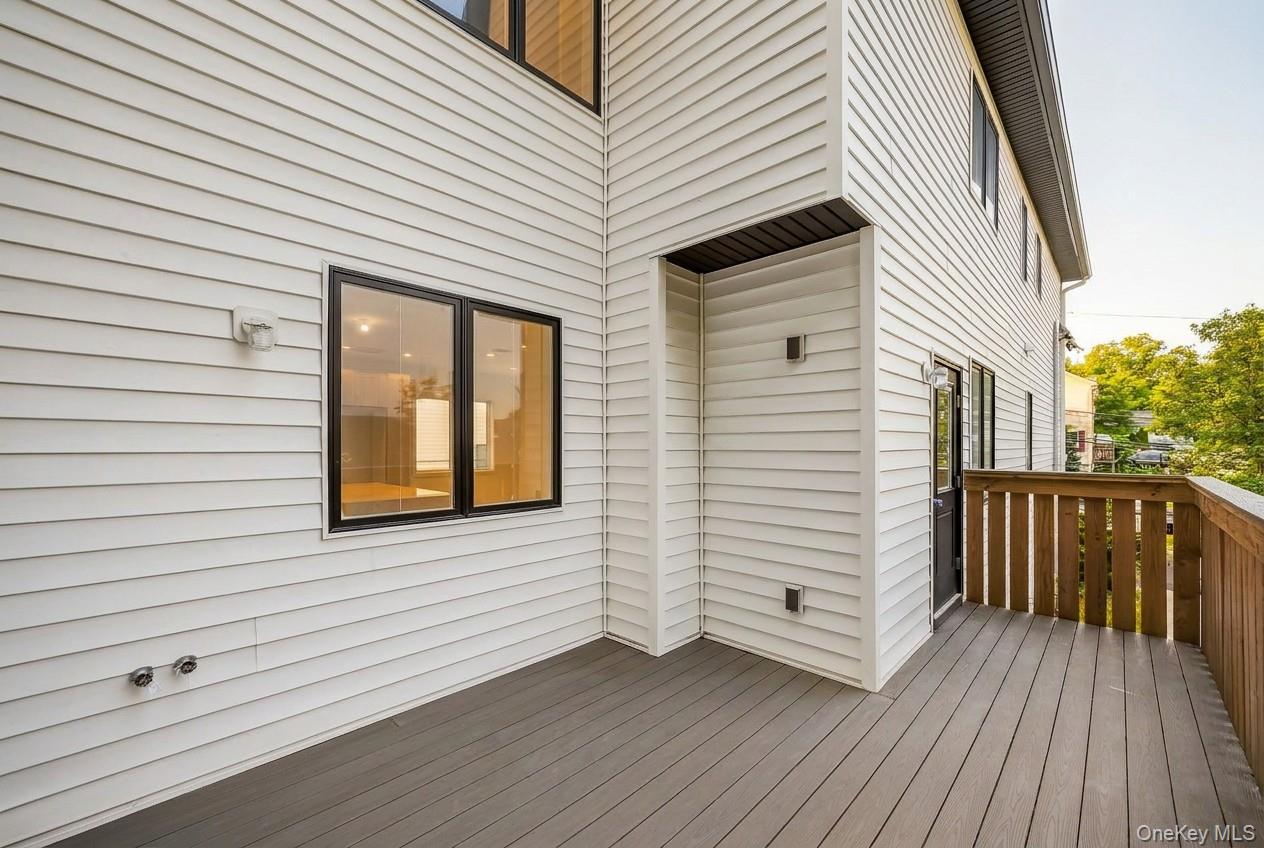 27 Ewing Avenue, Unit 201 photo 20