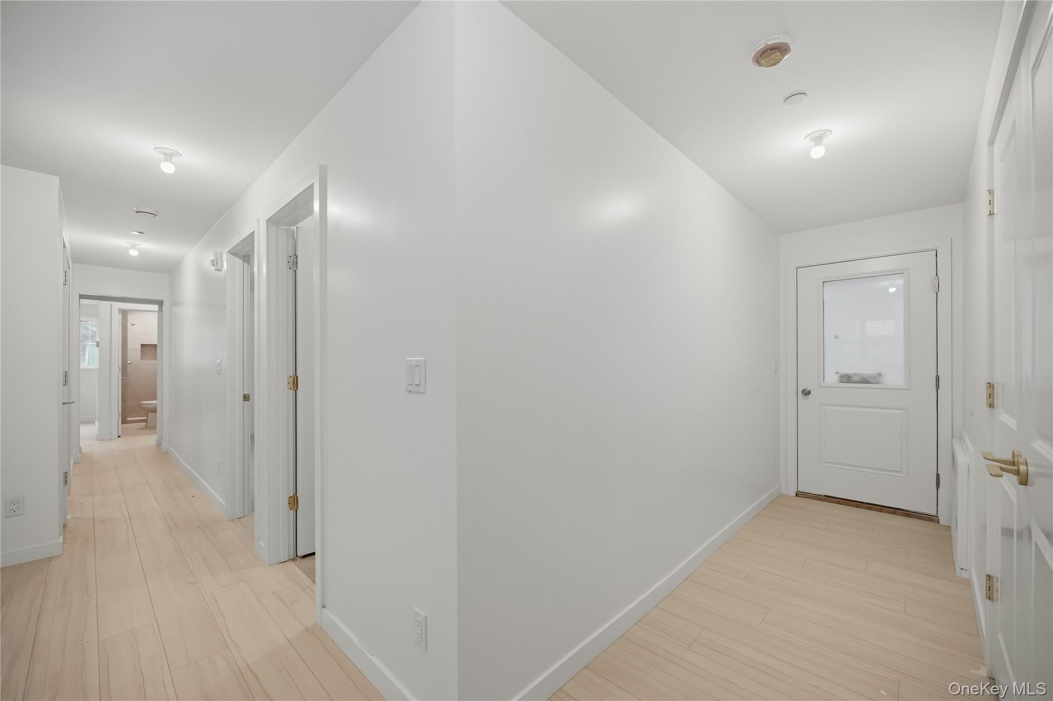 27 Ewing Avenue, Unit 201 photo 44