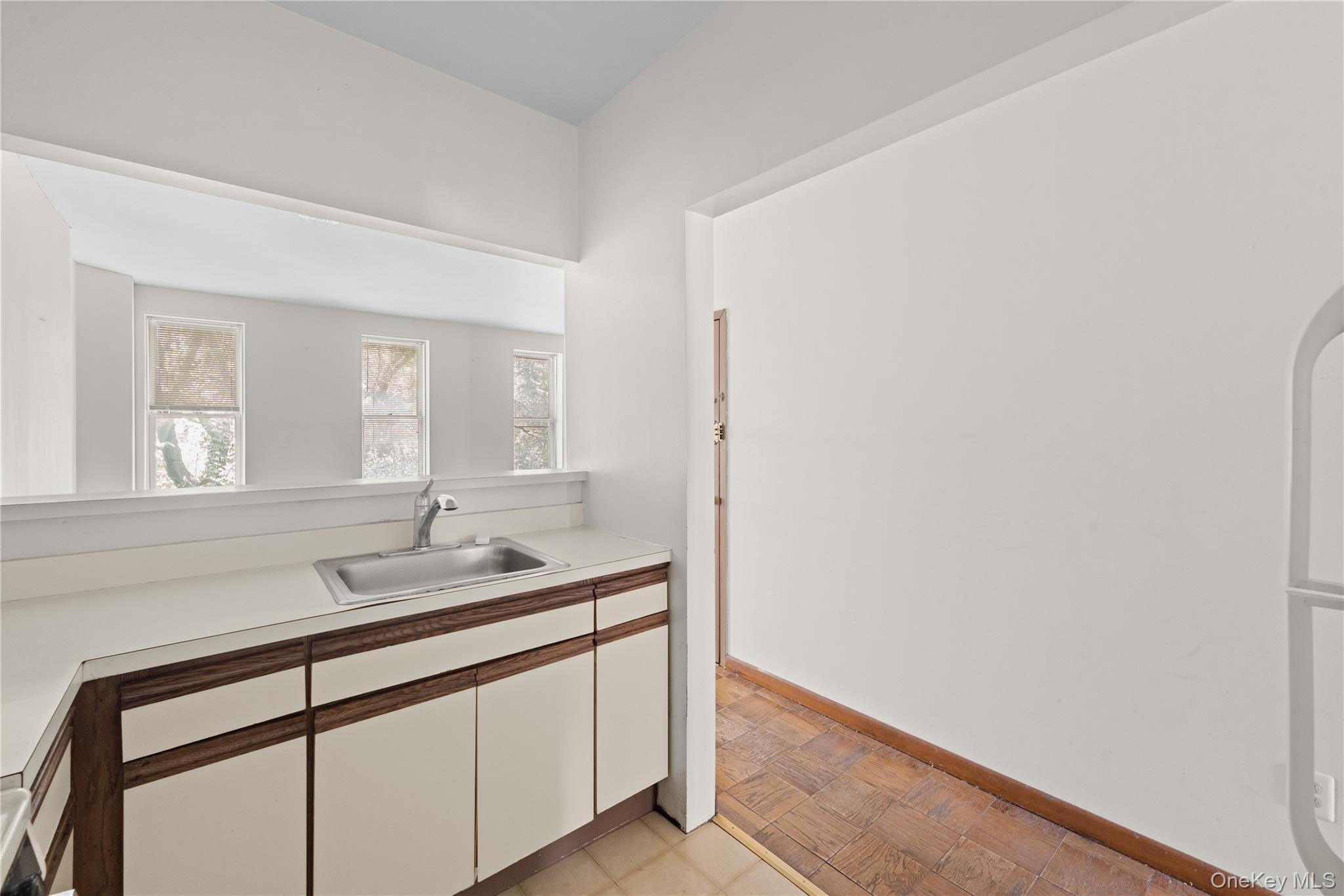 393 Park Place – For Sale photo 13