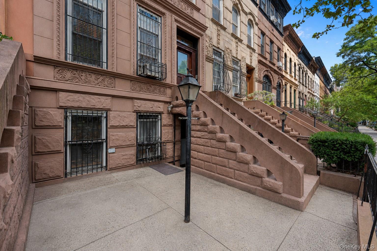 393 Park Place – For Sale photo 3