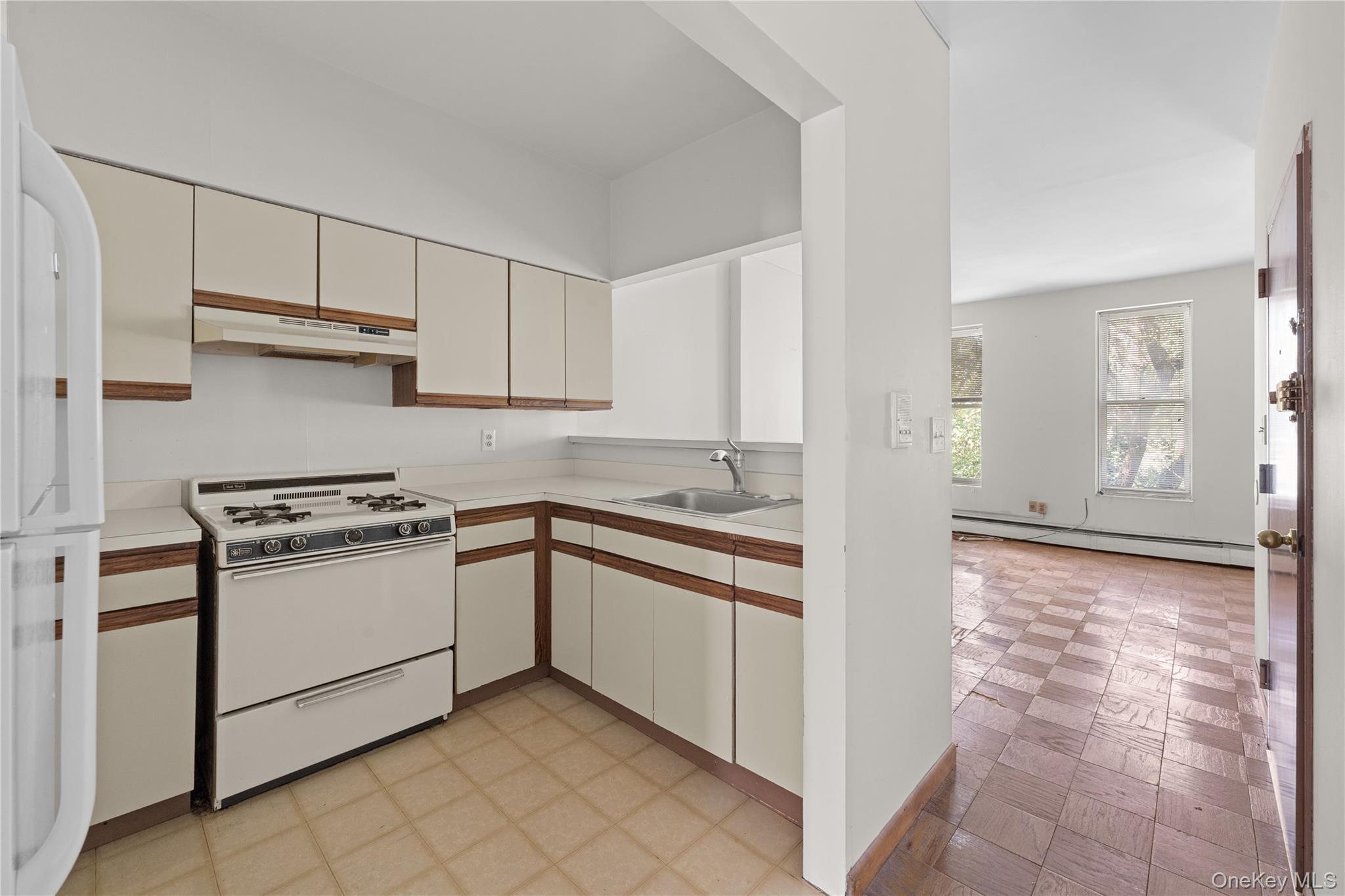393 Park Place – For Sale photo 11
