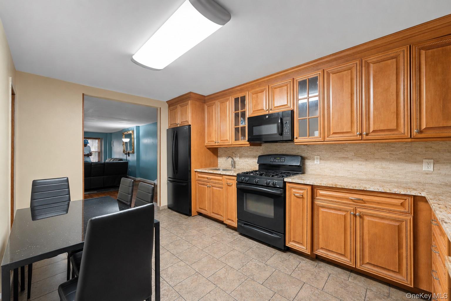 393 Park Place – For Sale photo 6