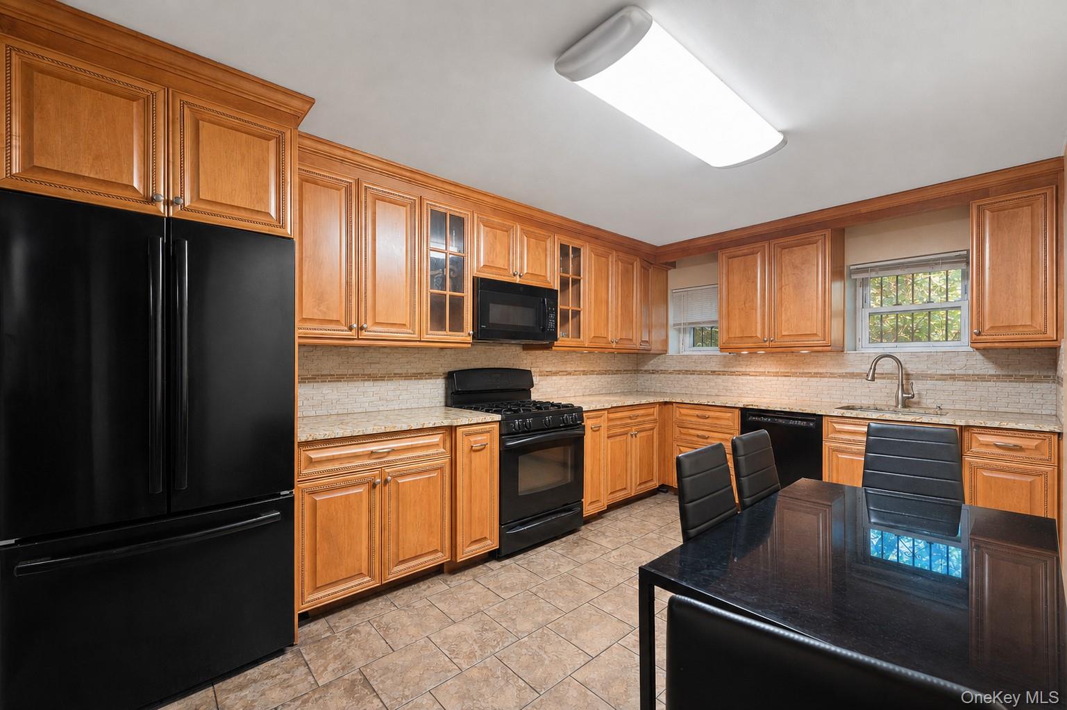 393 Park Place – For Sale photo 5