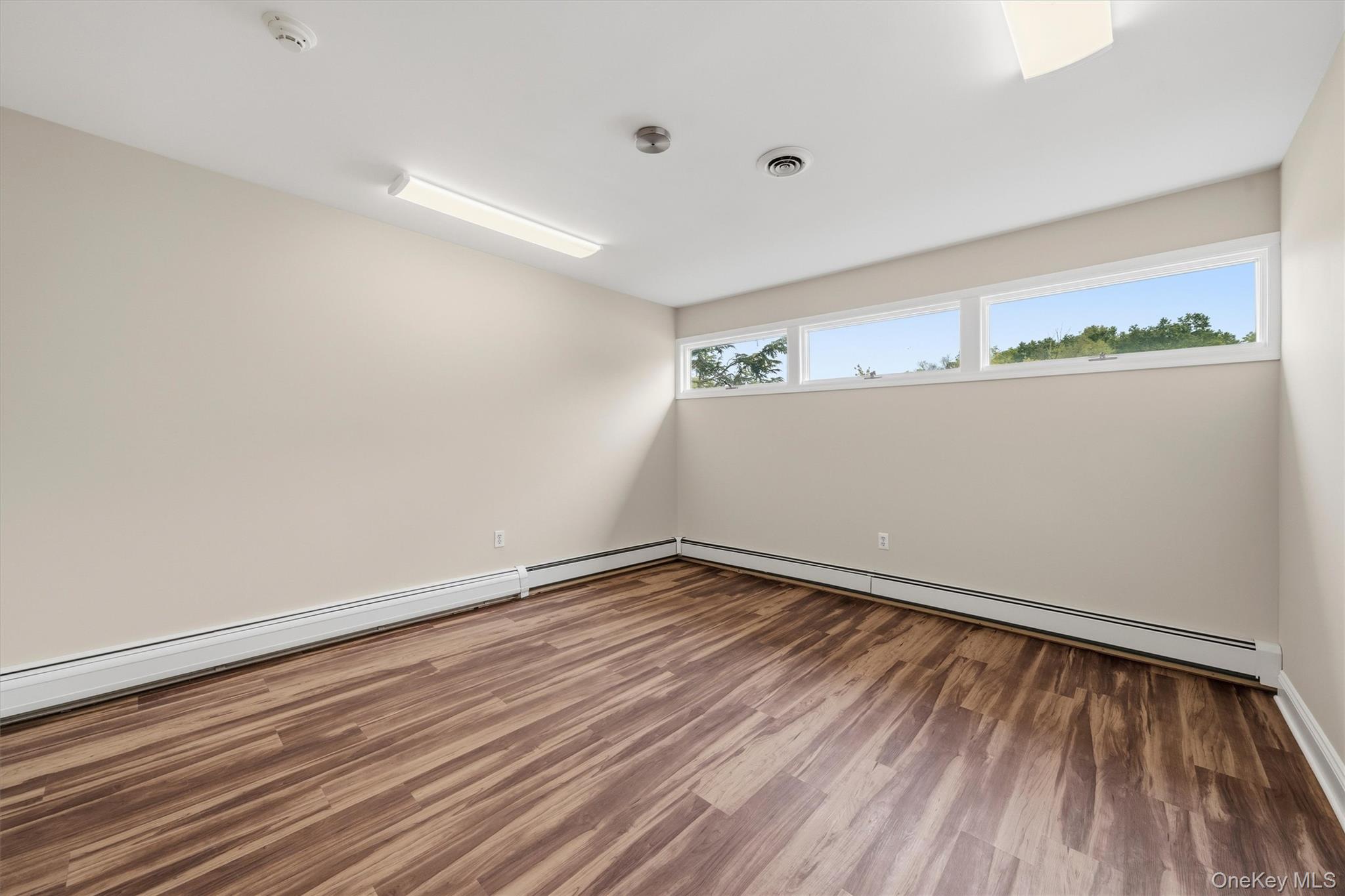 12 Scotchtown Avenue – For Sale photo 31