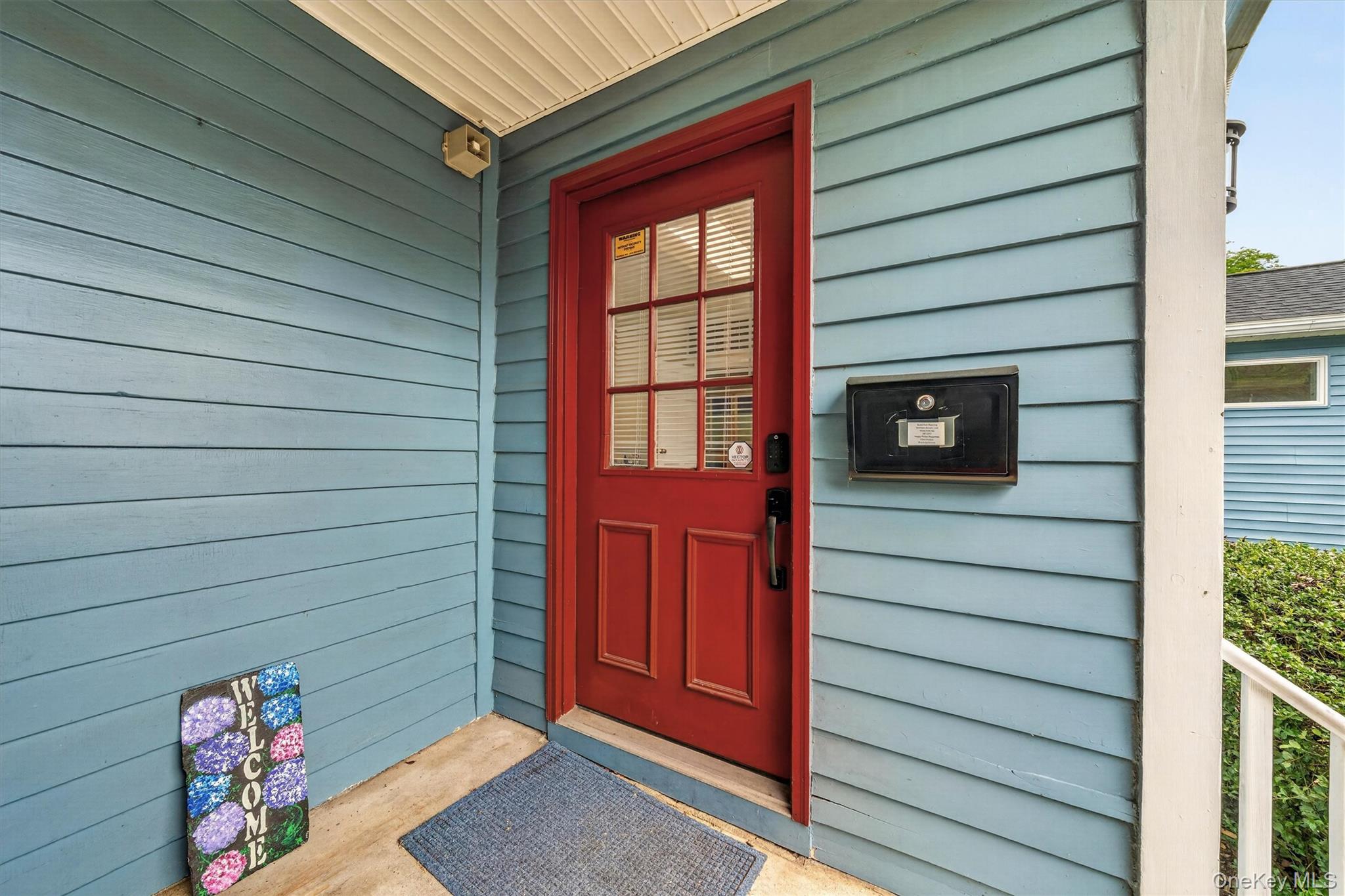 12 Scotchtown Avenue – For Sale photo 3