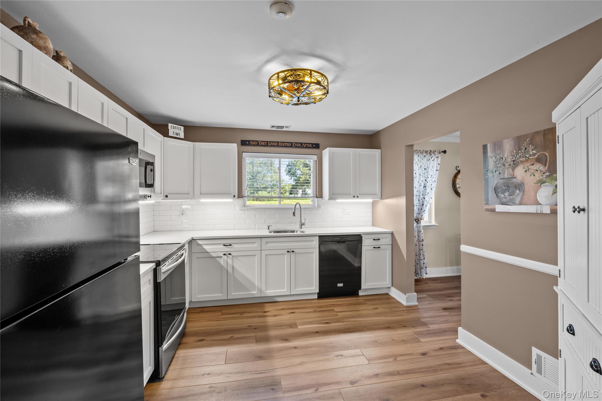 416 Lindsay Lane – For Sale photo 3