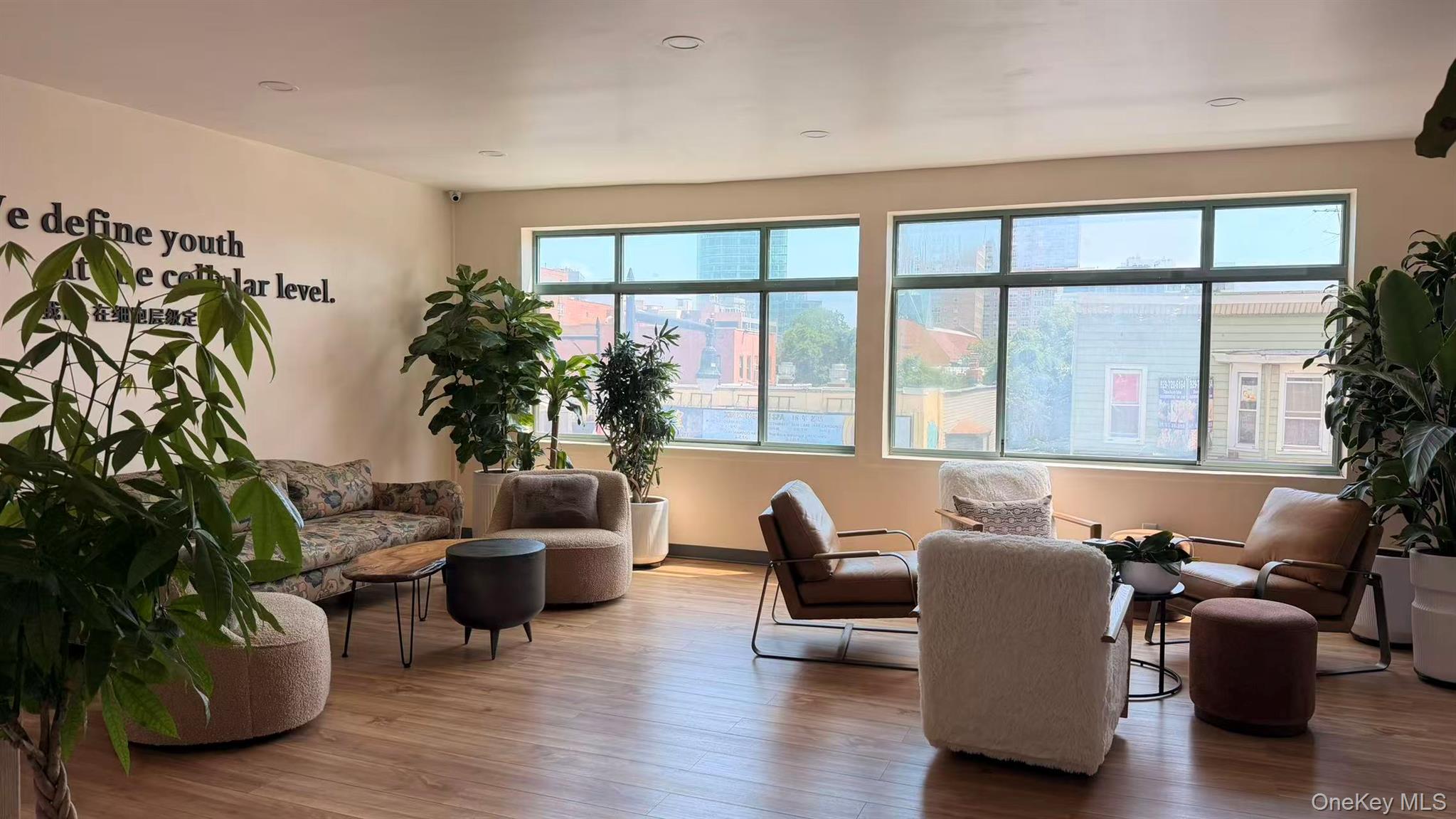 13681 Roosevelt Avenue, Unit 3rd FL photo 2