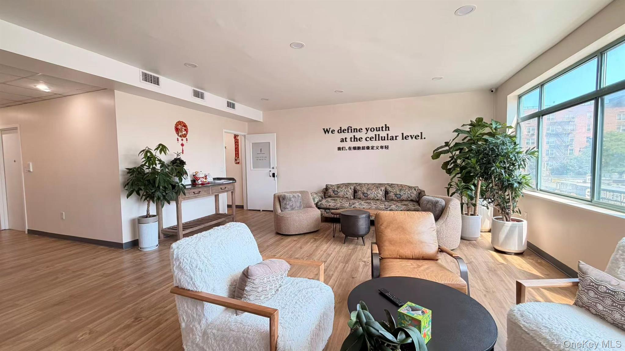 13681 Roosevelt Avenue, Unit 3rd FL photo 3