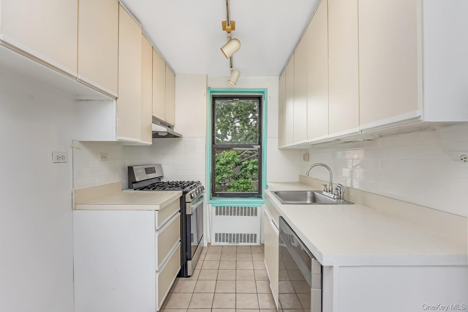 90-11 35th Avenue, Unit 6F photo 10