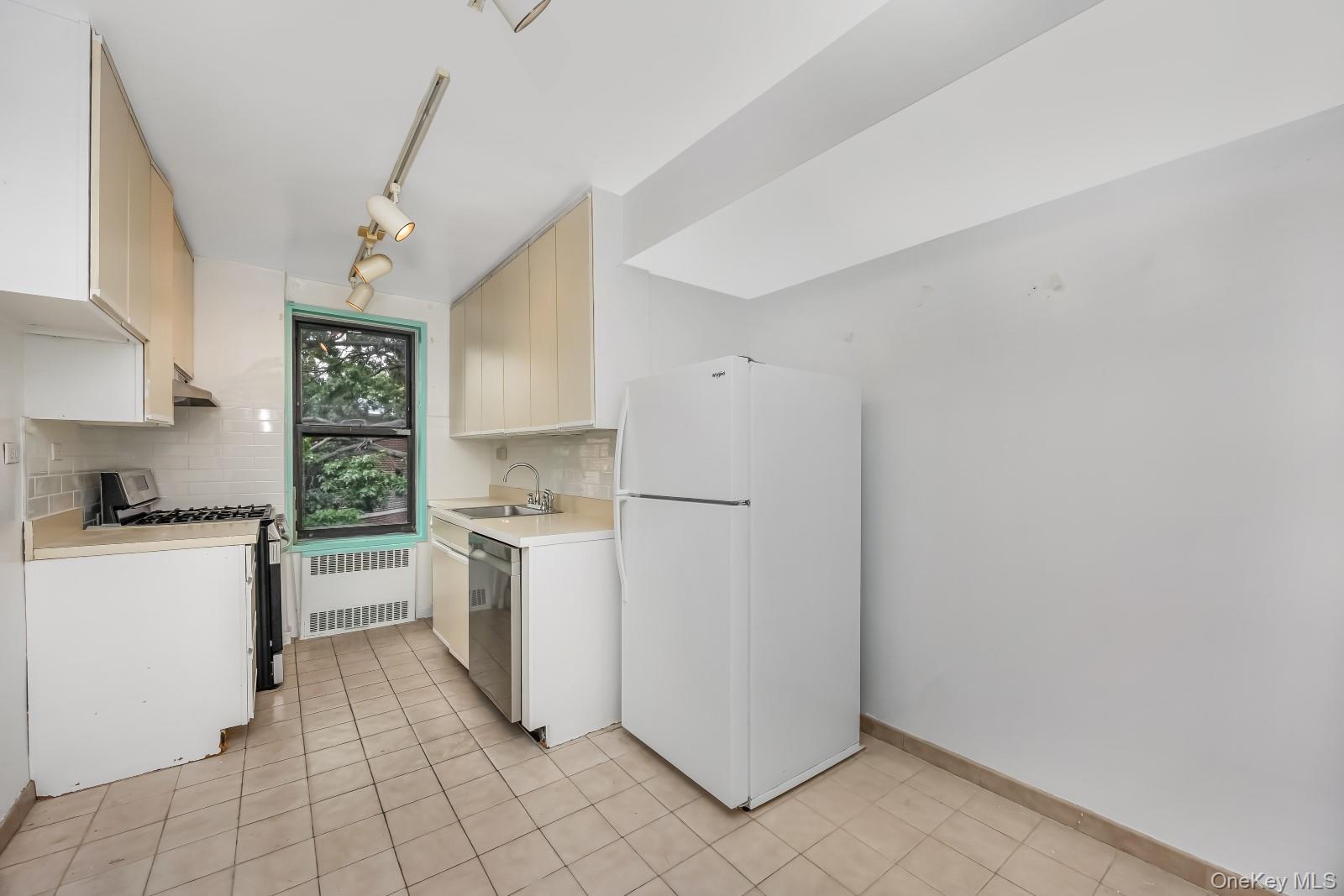 90-11 35th Avenue, Unit 6F photo 9