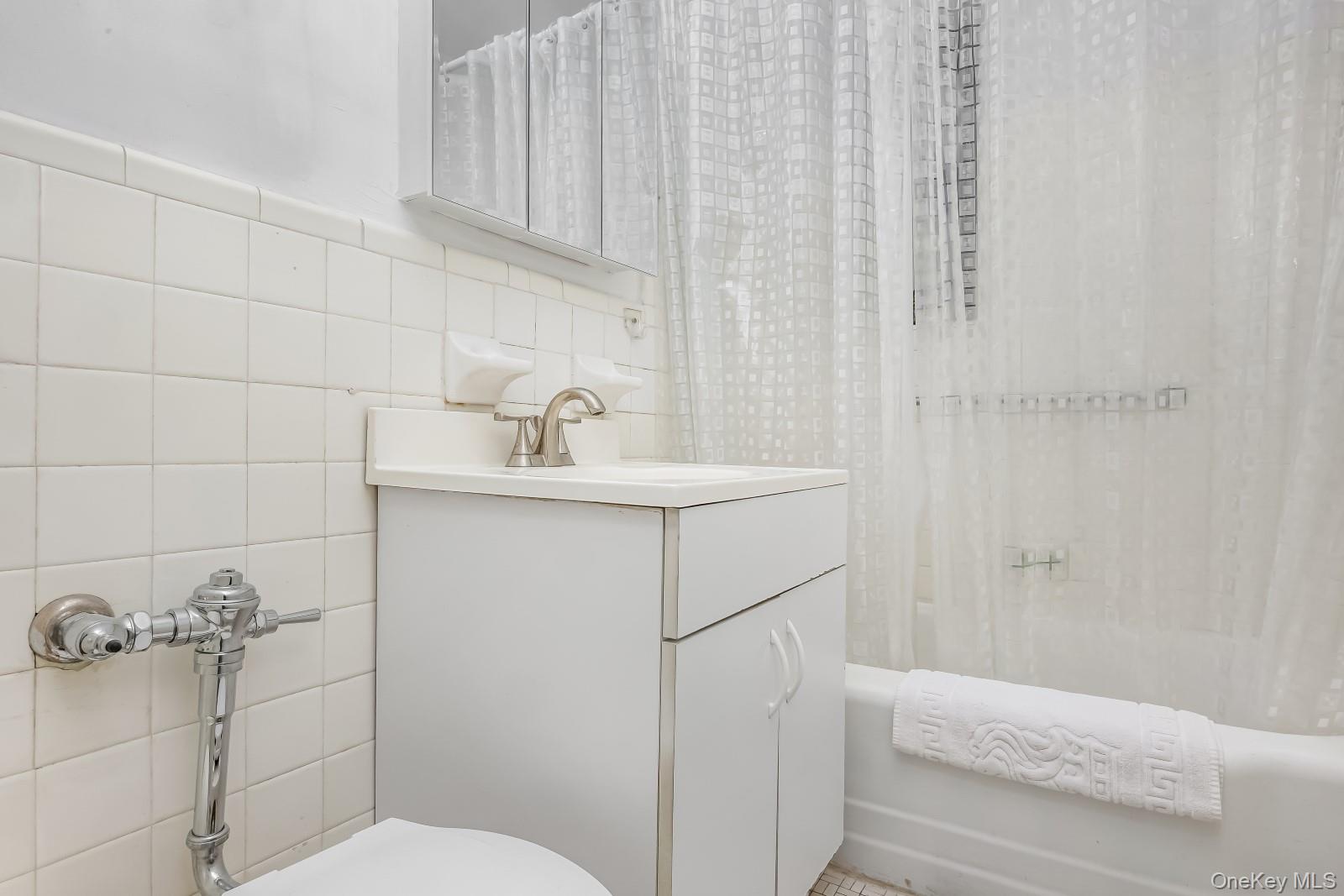 90-11 35th Avenue, Unit 6F photo 15