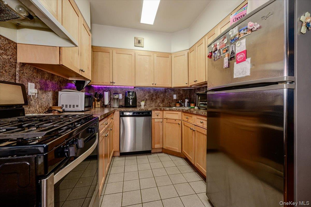 25 W Broadway, Unit 417 photo 4