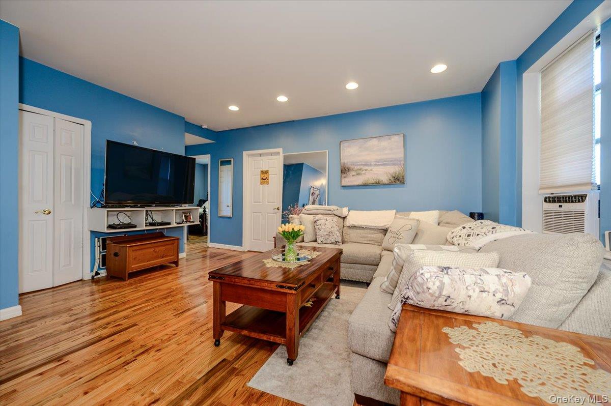 25 W Broadway, Unit 417 photo 3