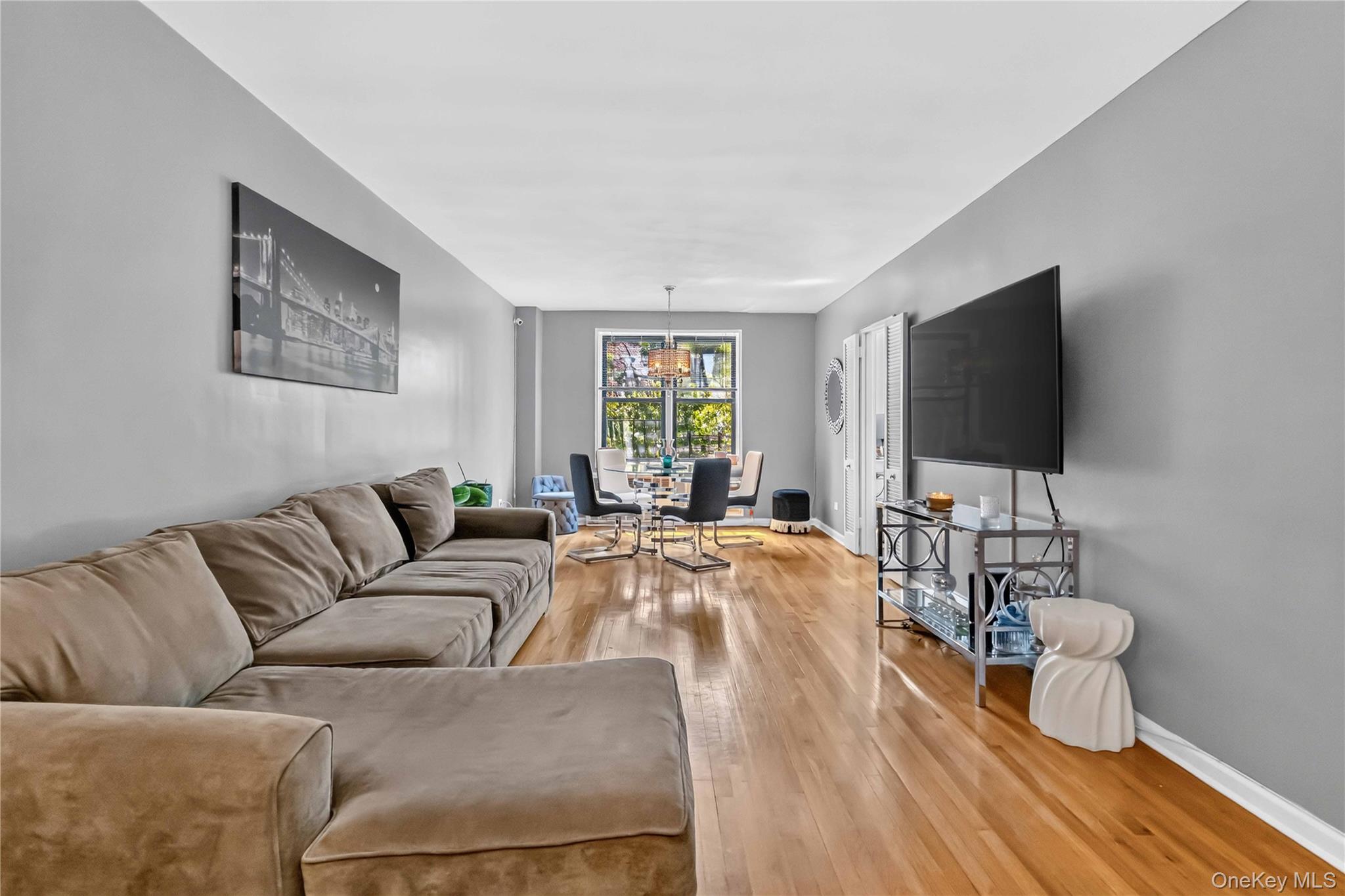 665 Thwaites Place, Unit 5H