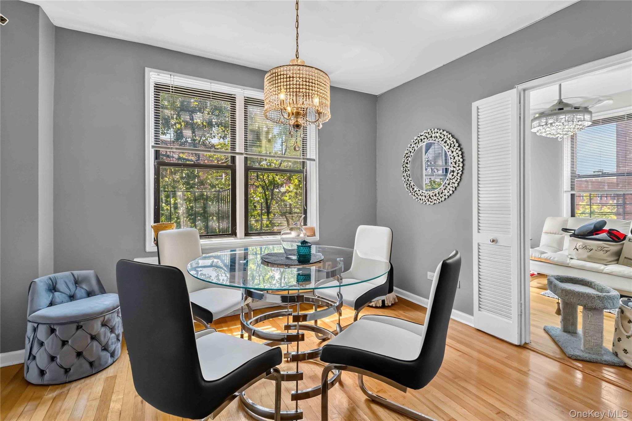 665 Thwaites Place, Unit 5H photo 5