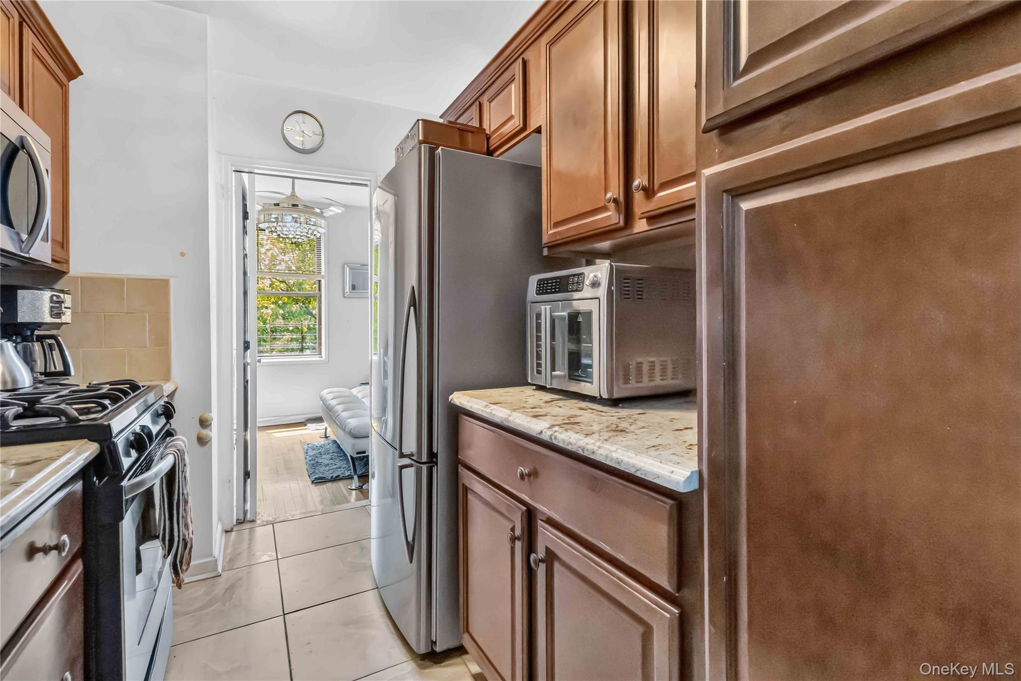 665 Thwaites Place, Unit 5H photo 12