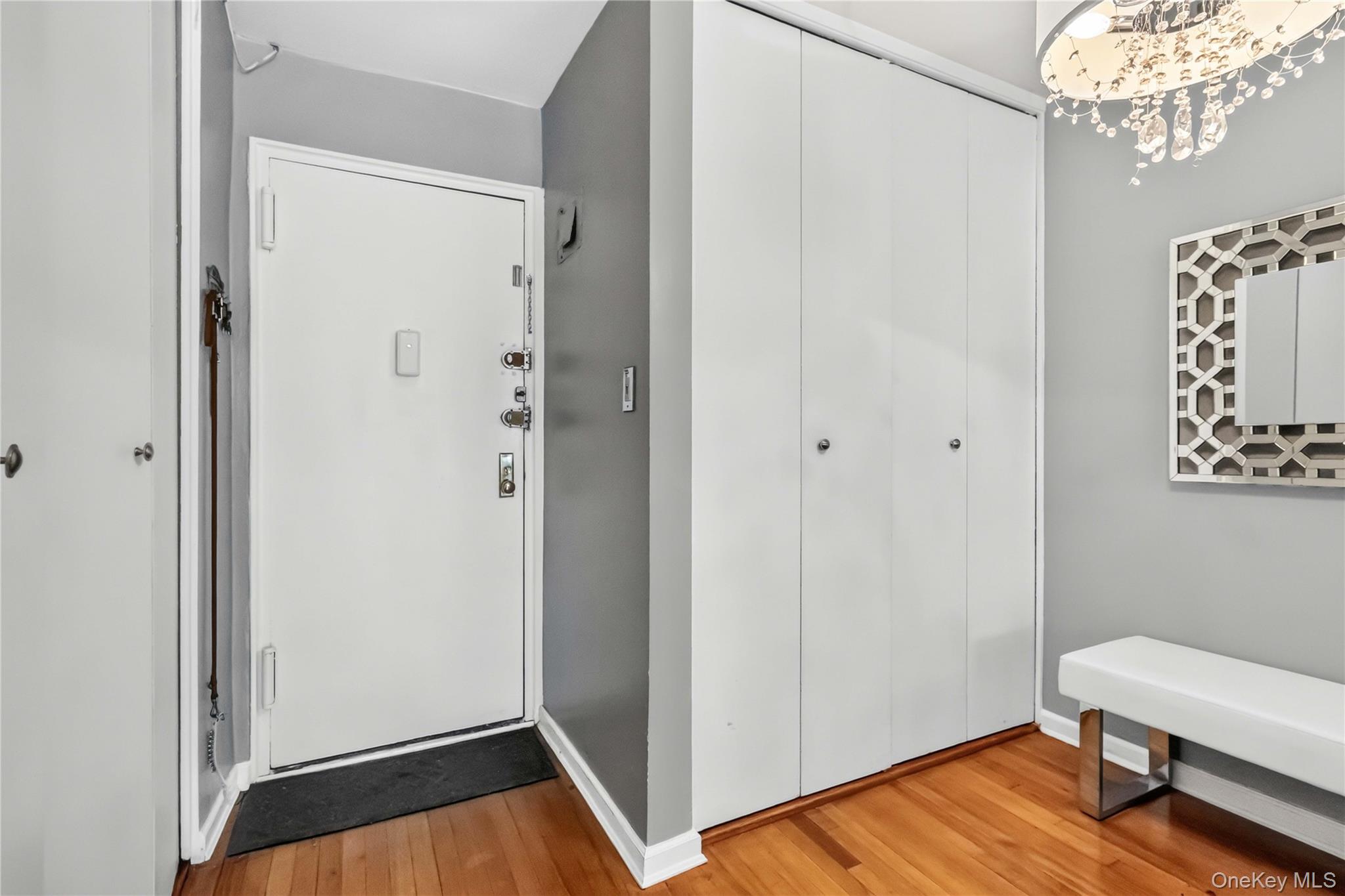 665 Thwaites Place, Unit 5H photo 9